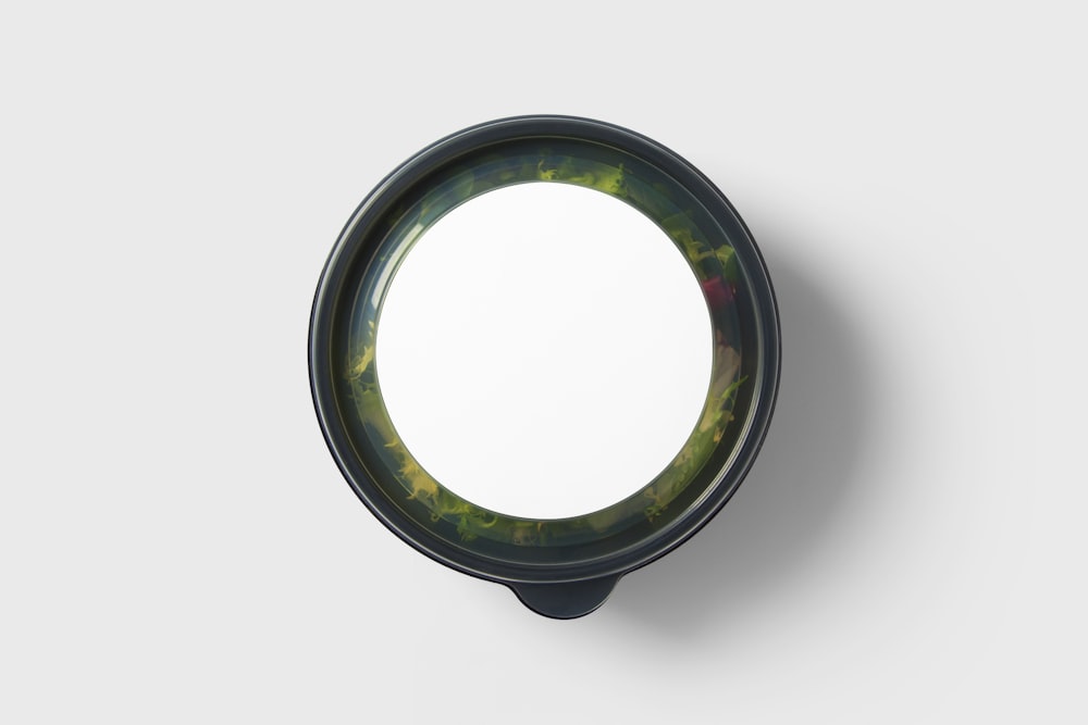 a circular object with a green center