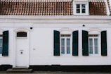 Exterior shot of a Málaga home with a freshly renovated facade and new windows