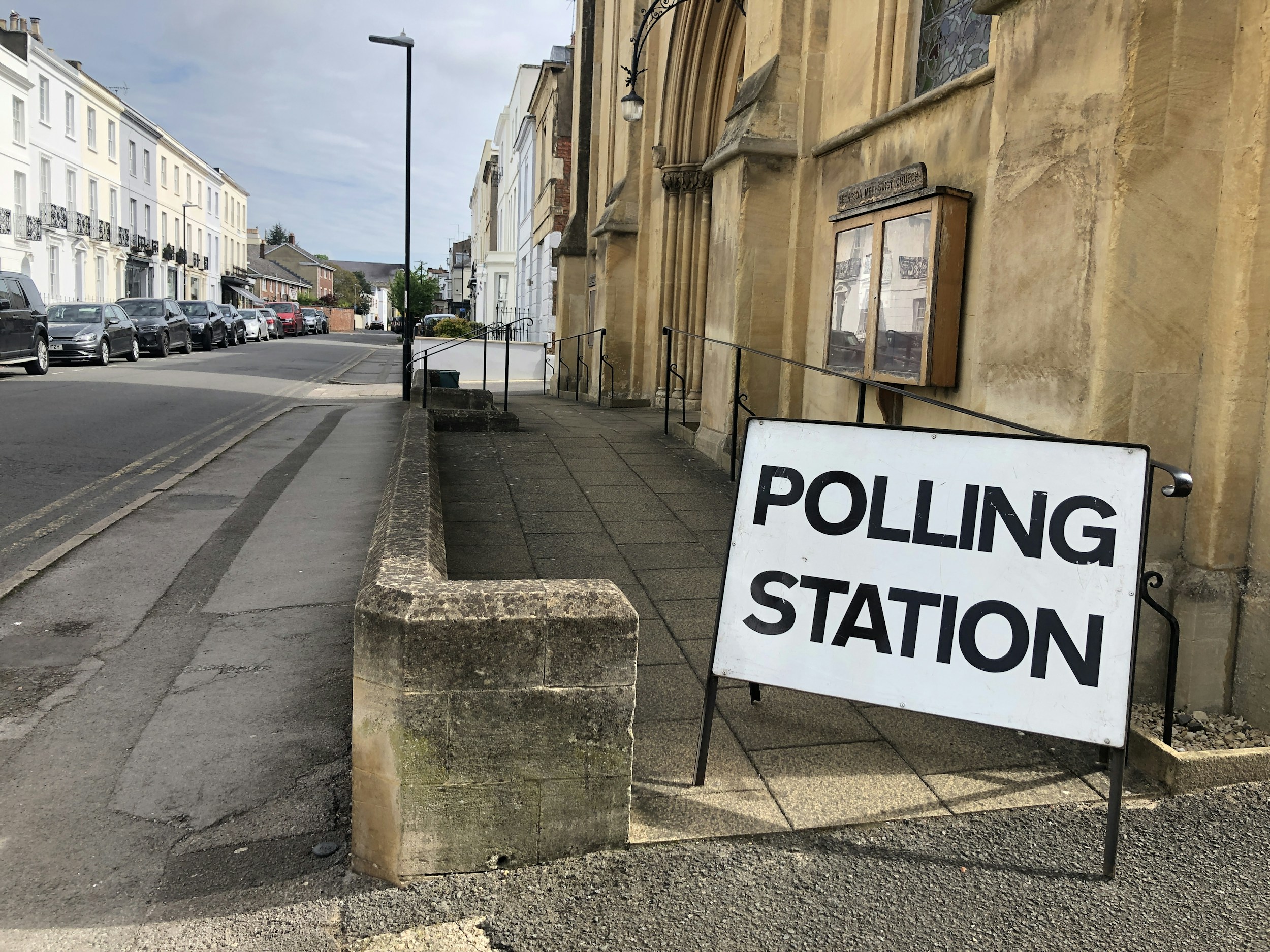 polling station queue voters