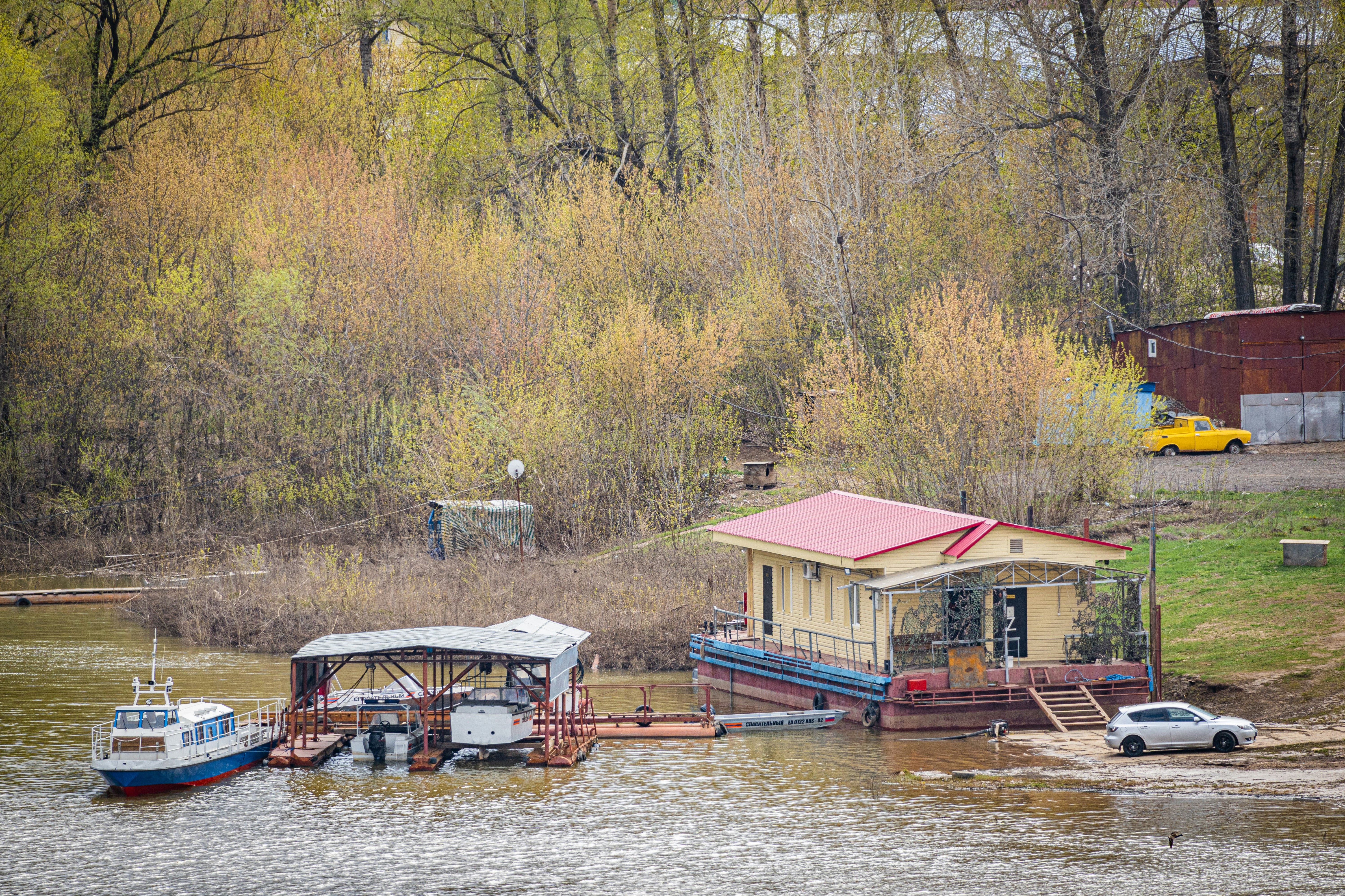 Embankment everyday life.