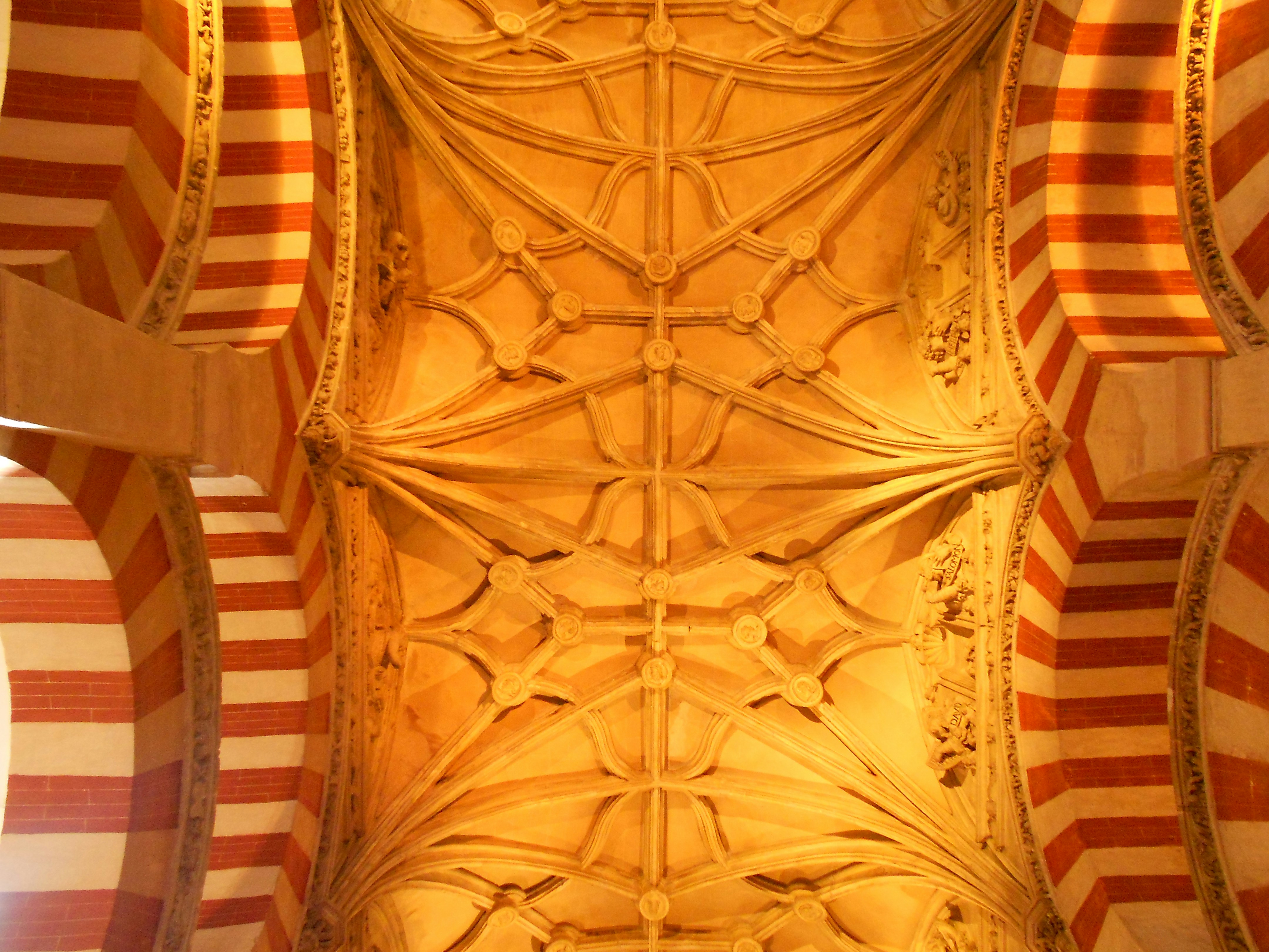 intricate exposed joinery - green & green architecture