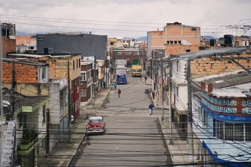 Street in a Latin American neighborhood with brick buildings