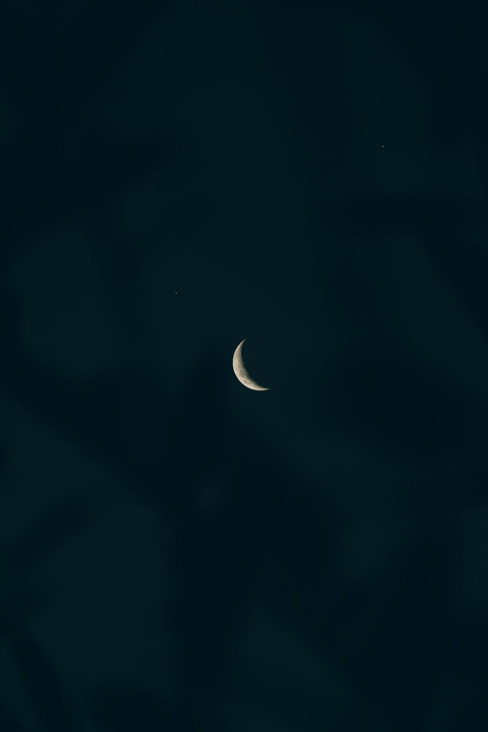 a crescent moon in a dark sky