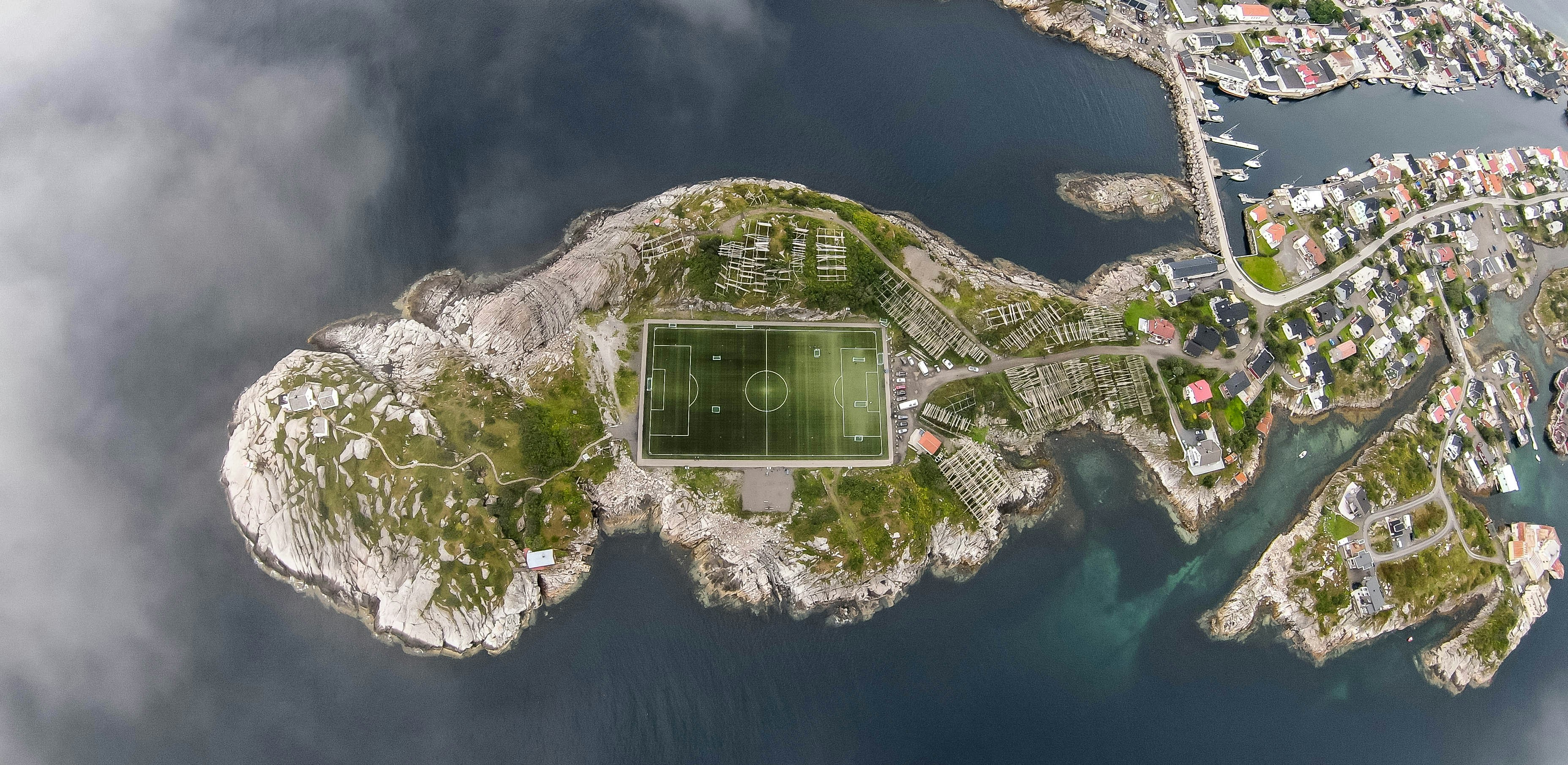 Imagini satelit dezvăluie amploarea pagubelor la bazele militare americane din Golf
