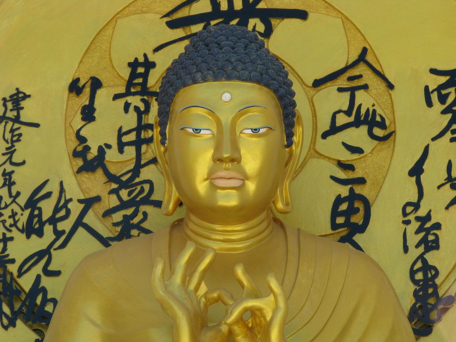 a statue of a person