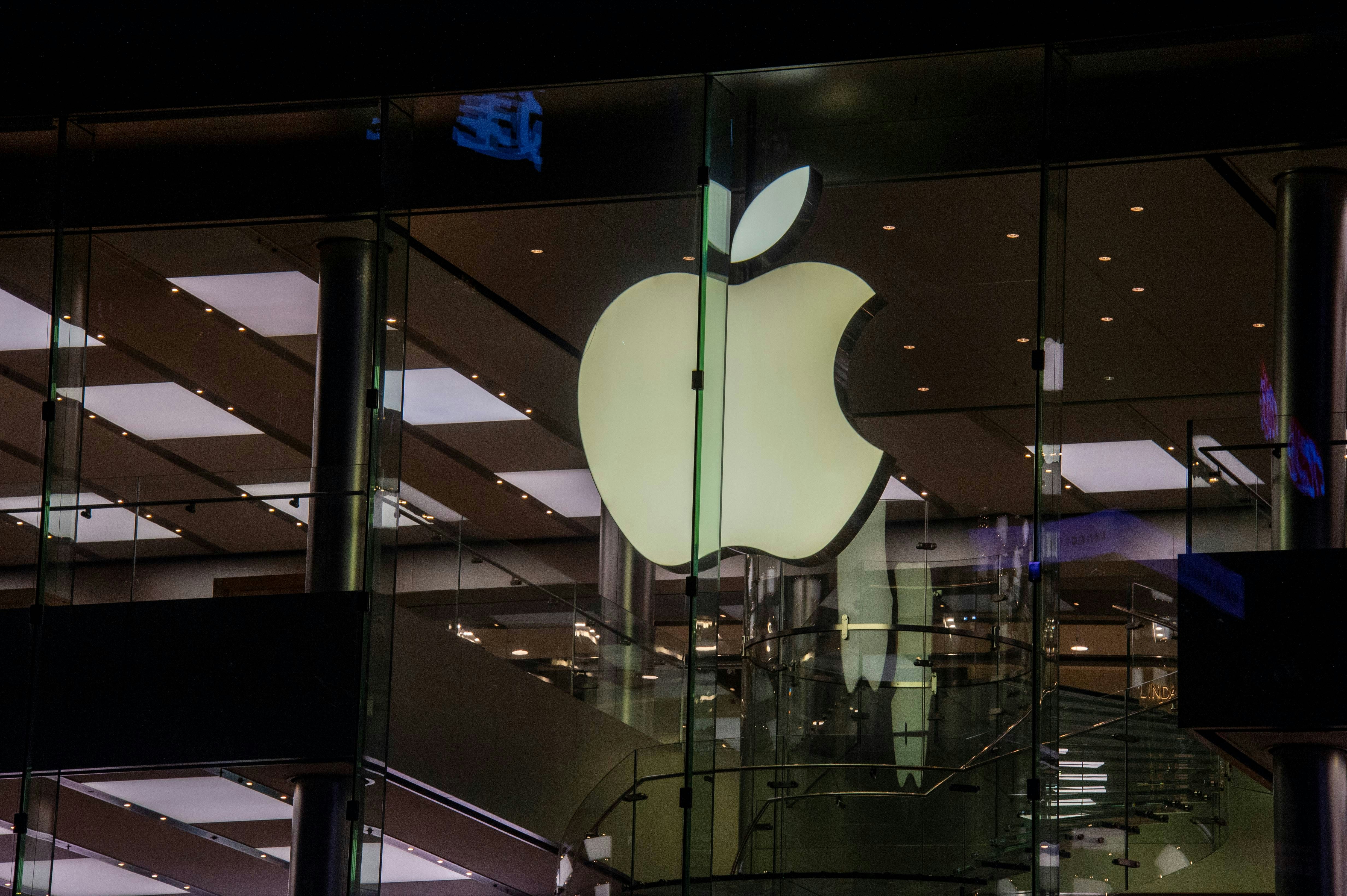 Un gran globo blanco en una habitación