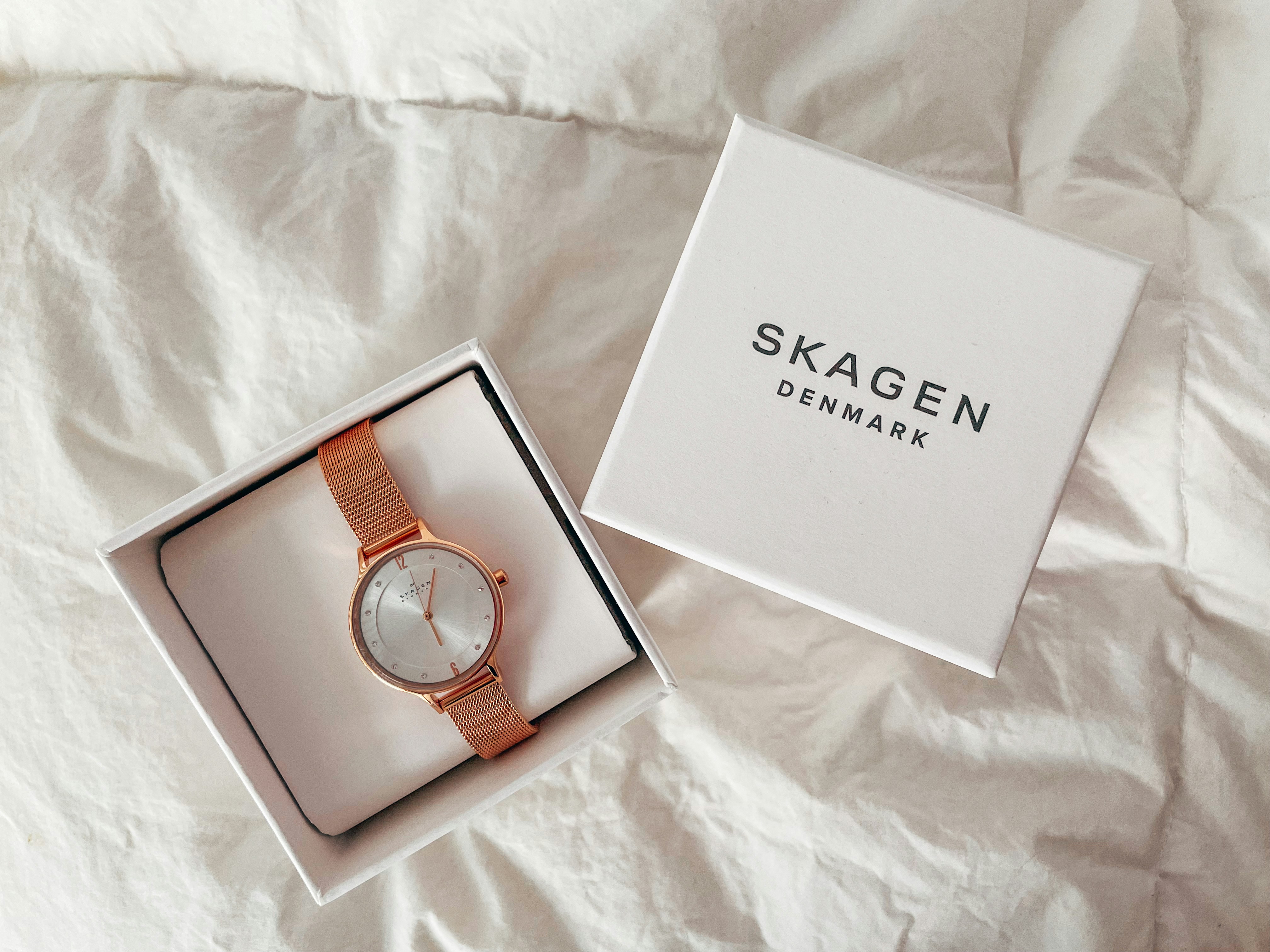 Elegant rose gold aesthetic text