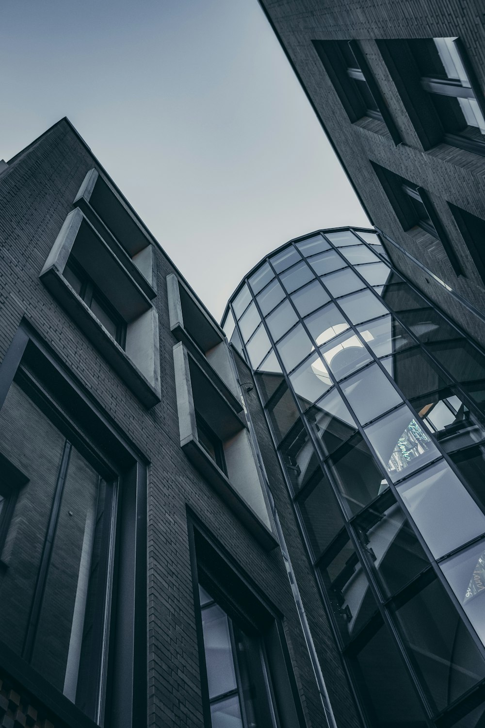 une vue en contre-plongée d’un bâtiment