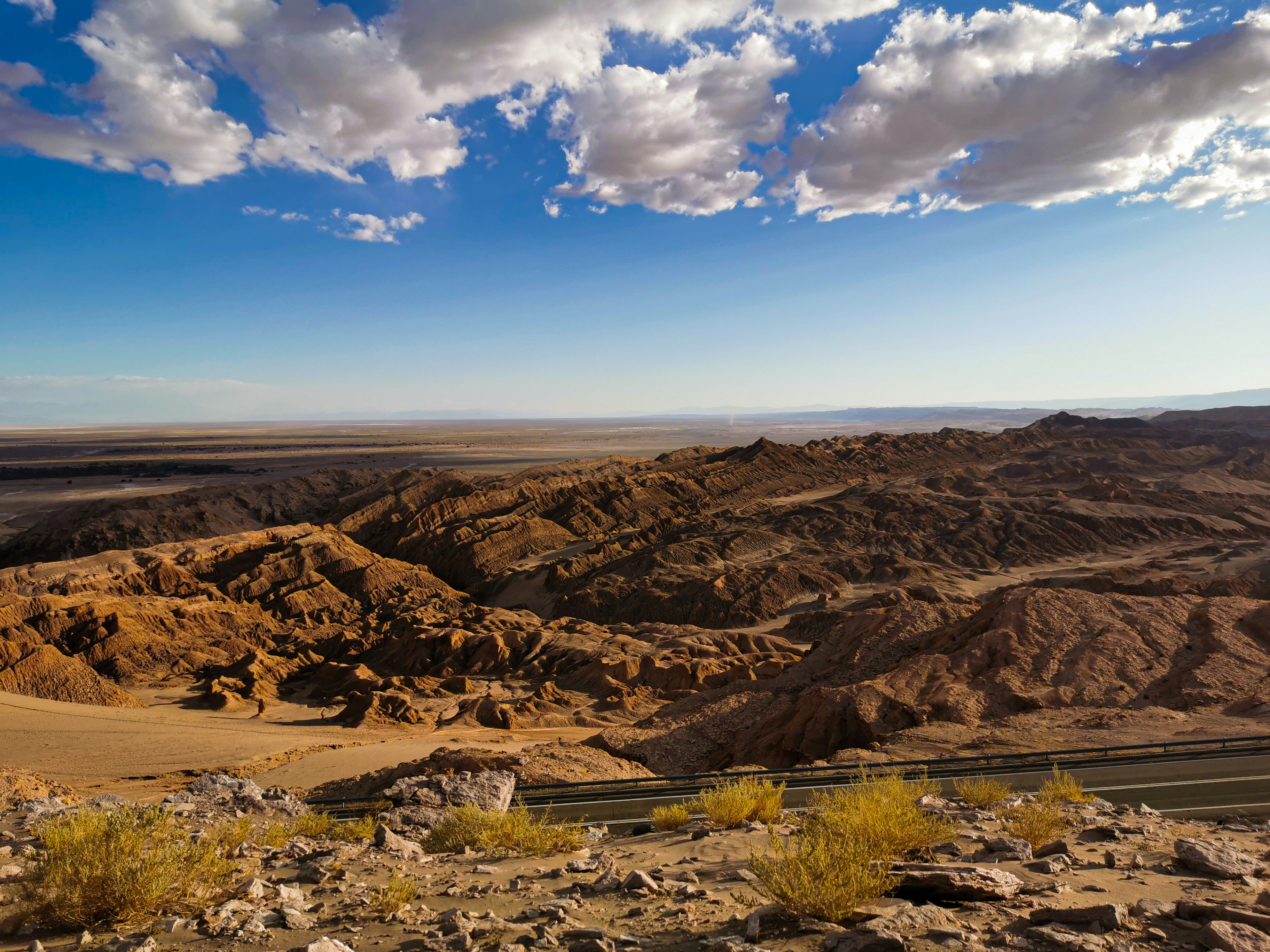 Coucher de soleil à la vallée de la lune dans le désert de San Pedro de Atacama au Chili !