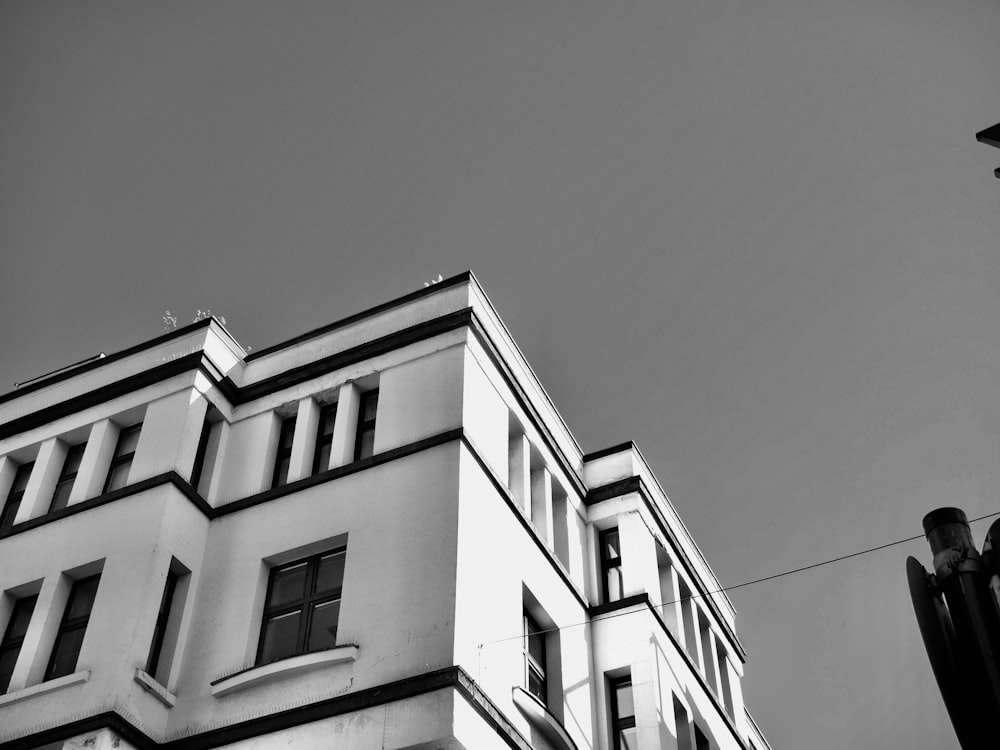 a building with a cloudy sky