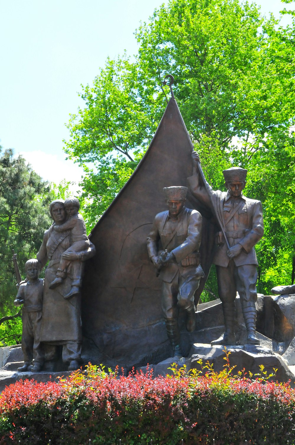 a statue of a group of men