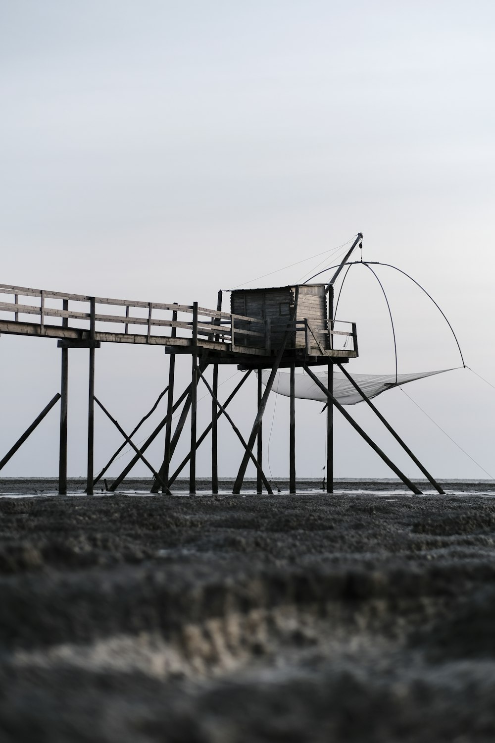 une grande structure métallique