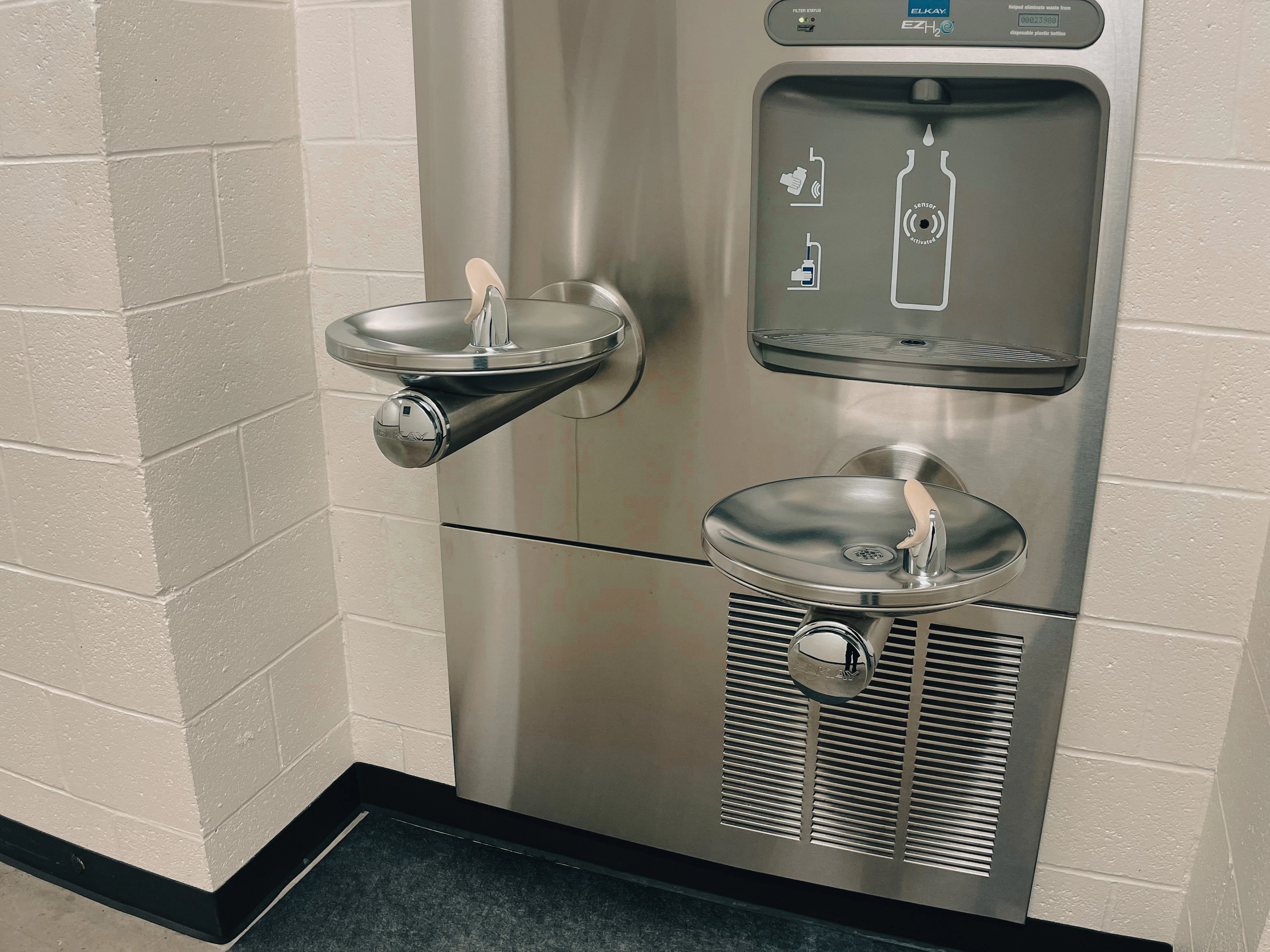 Stainless kitchen sink