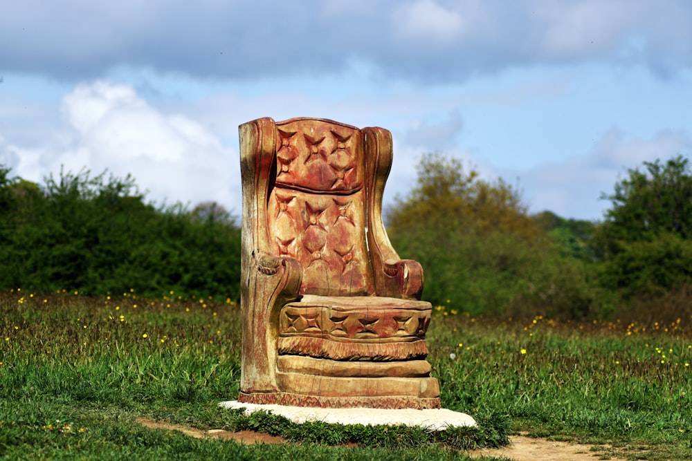 a statue in a grassy area