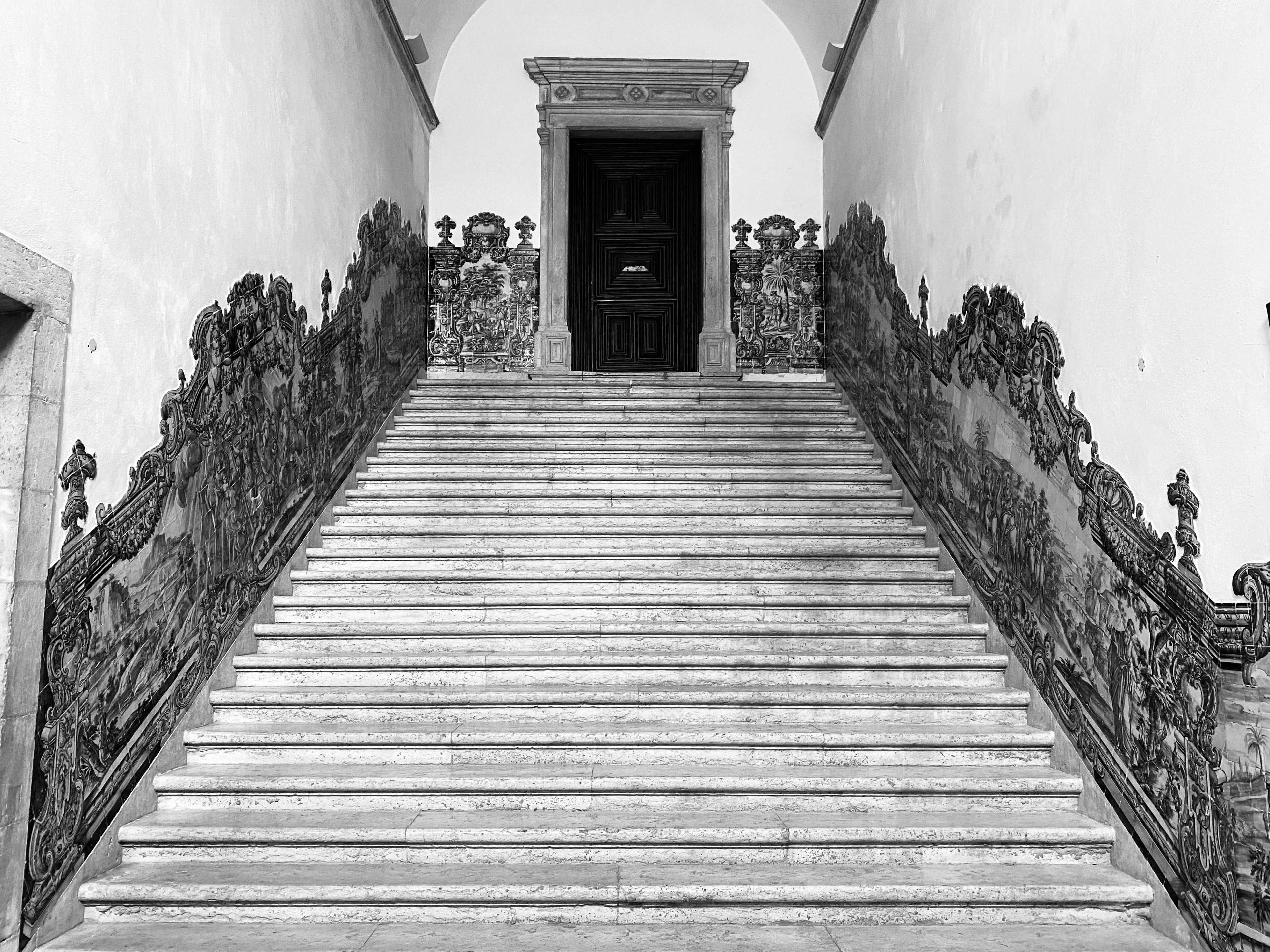 black and white bed linen