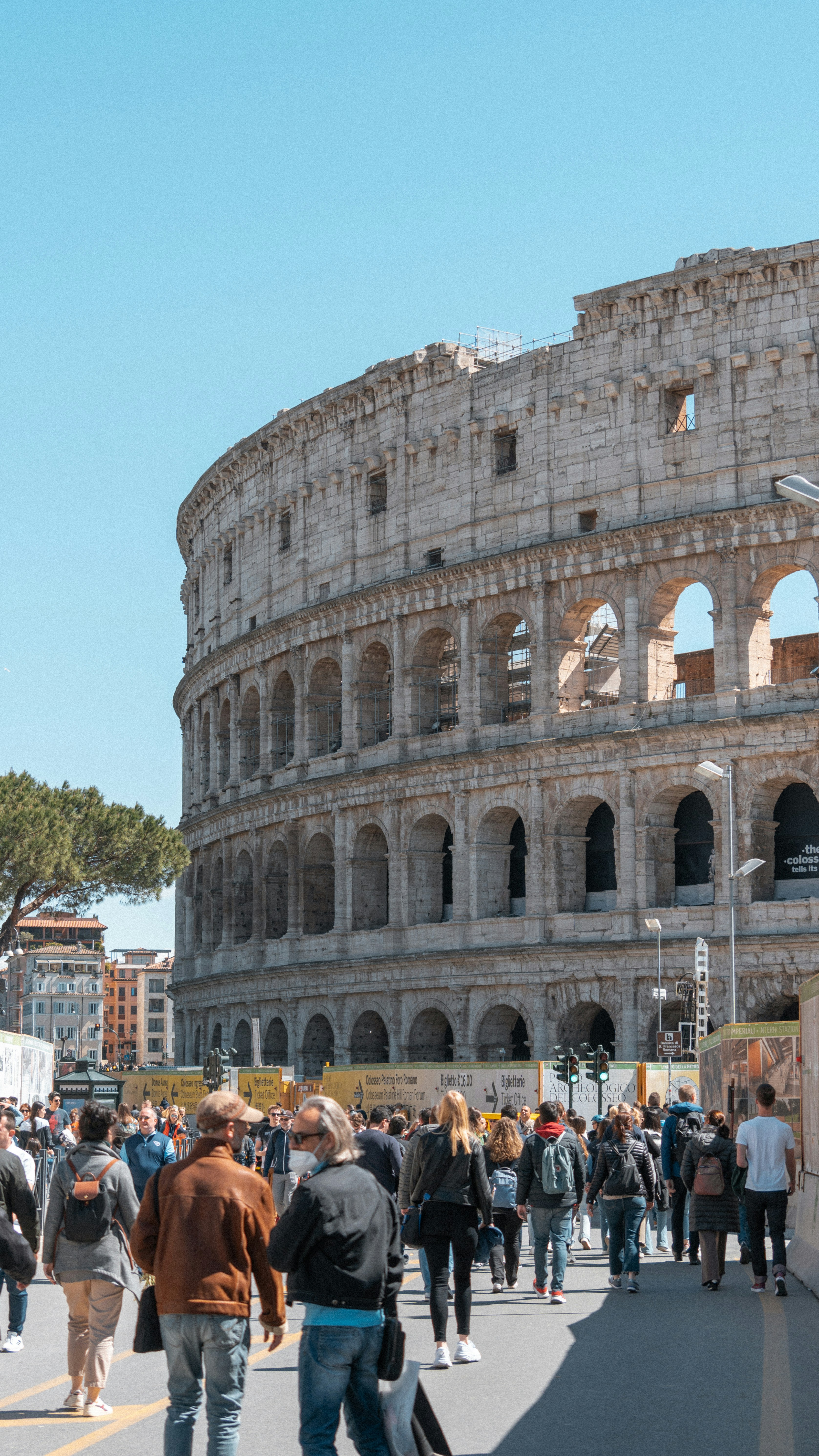 Photo by paulberthelon