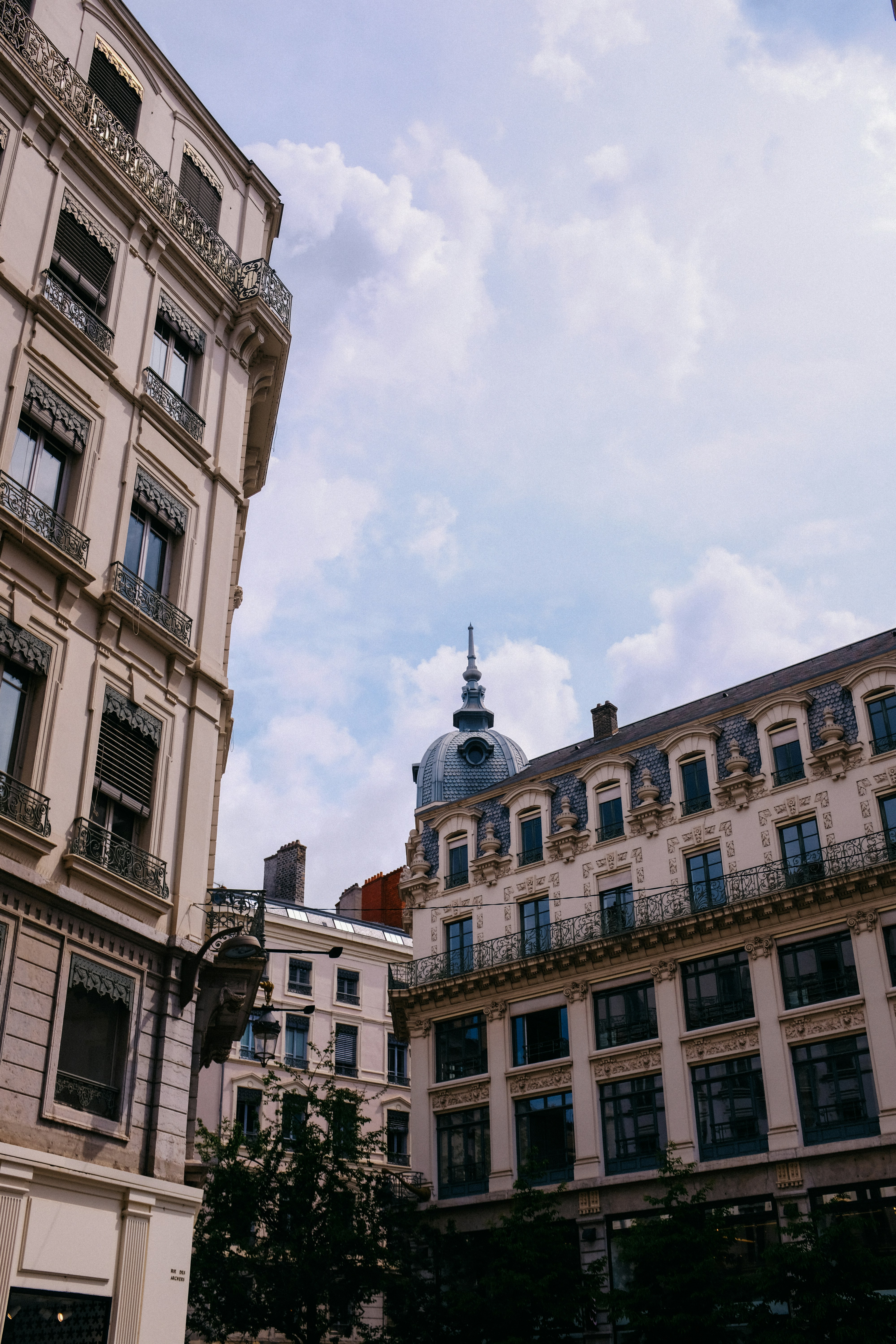 Photo by adrienolichon