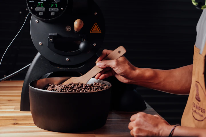 Preparación de café con equipo de molienda