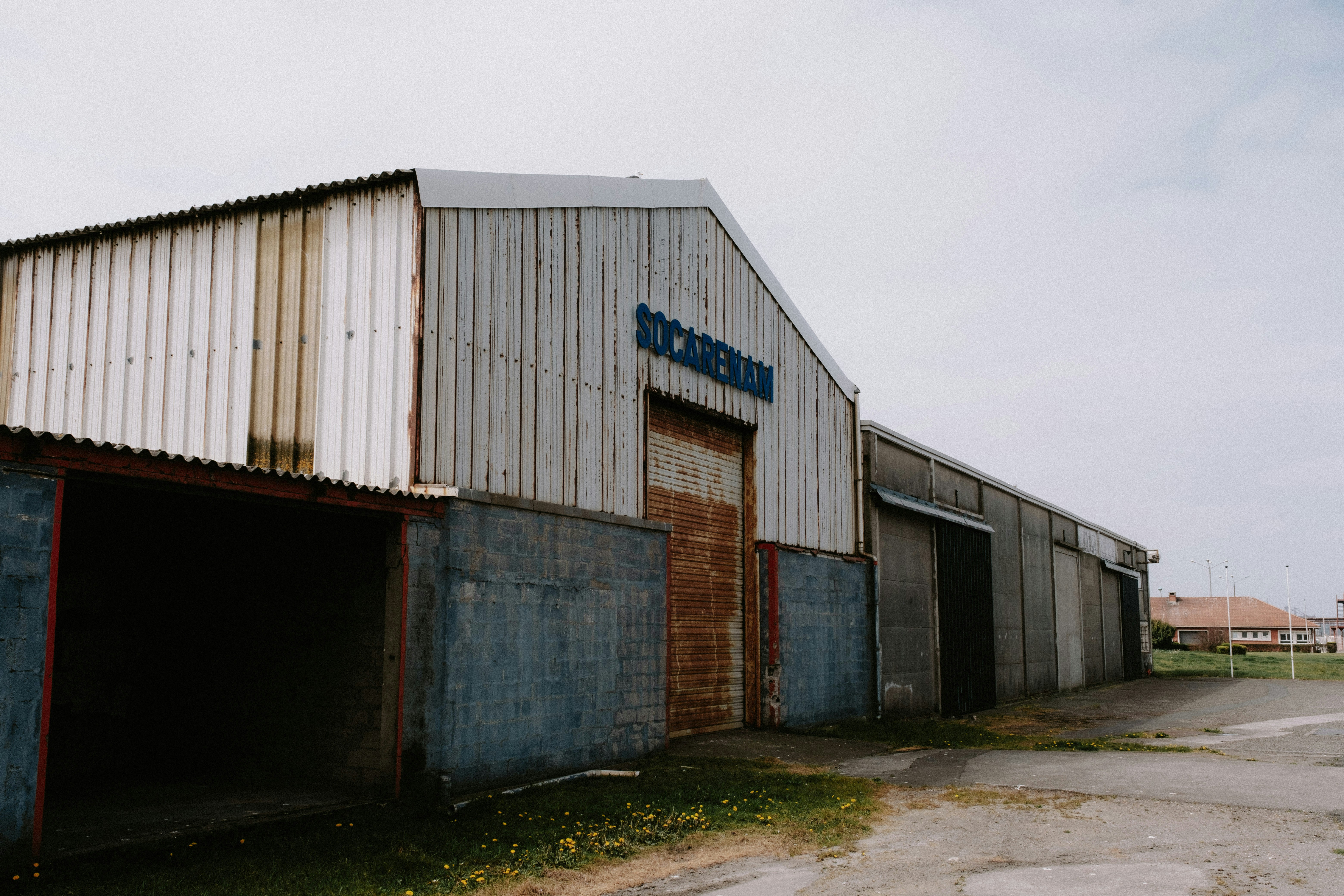 ساختمان تجاری