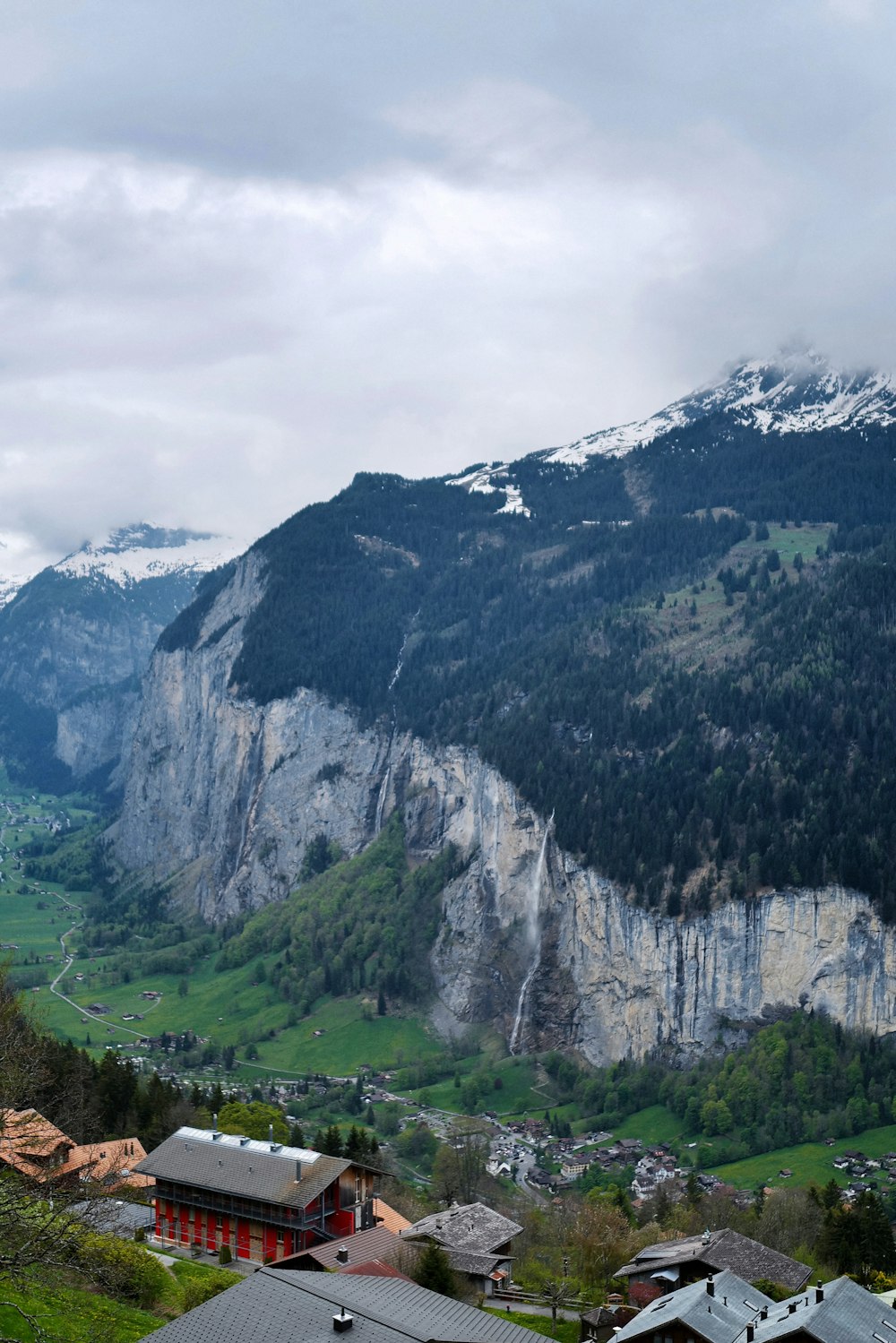 Una città sotto una montagna