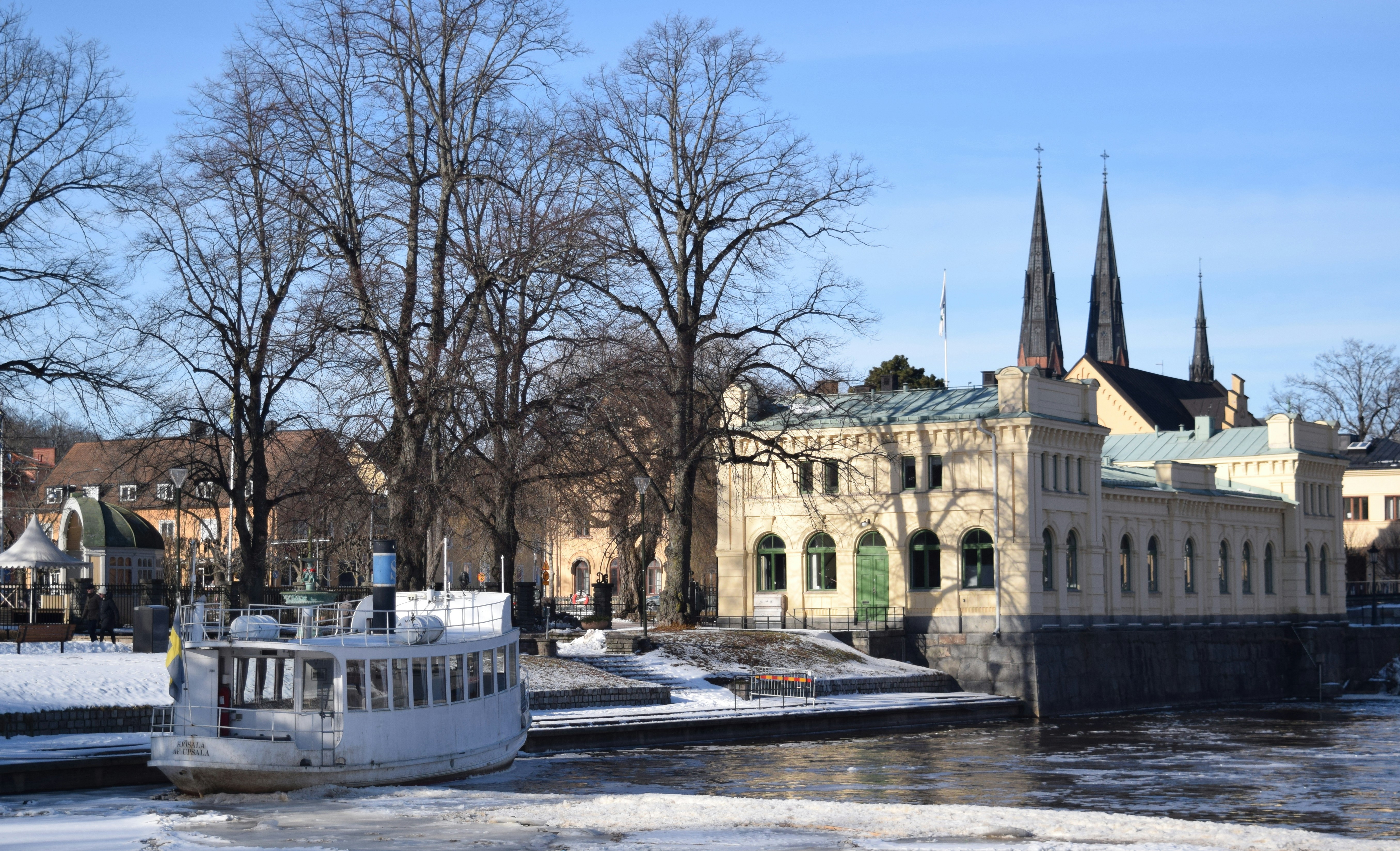 a boat in front of a building