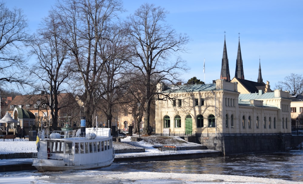 a boat in front of a building