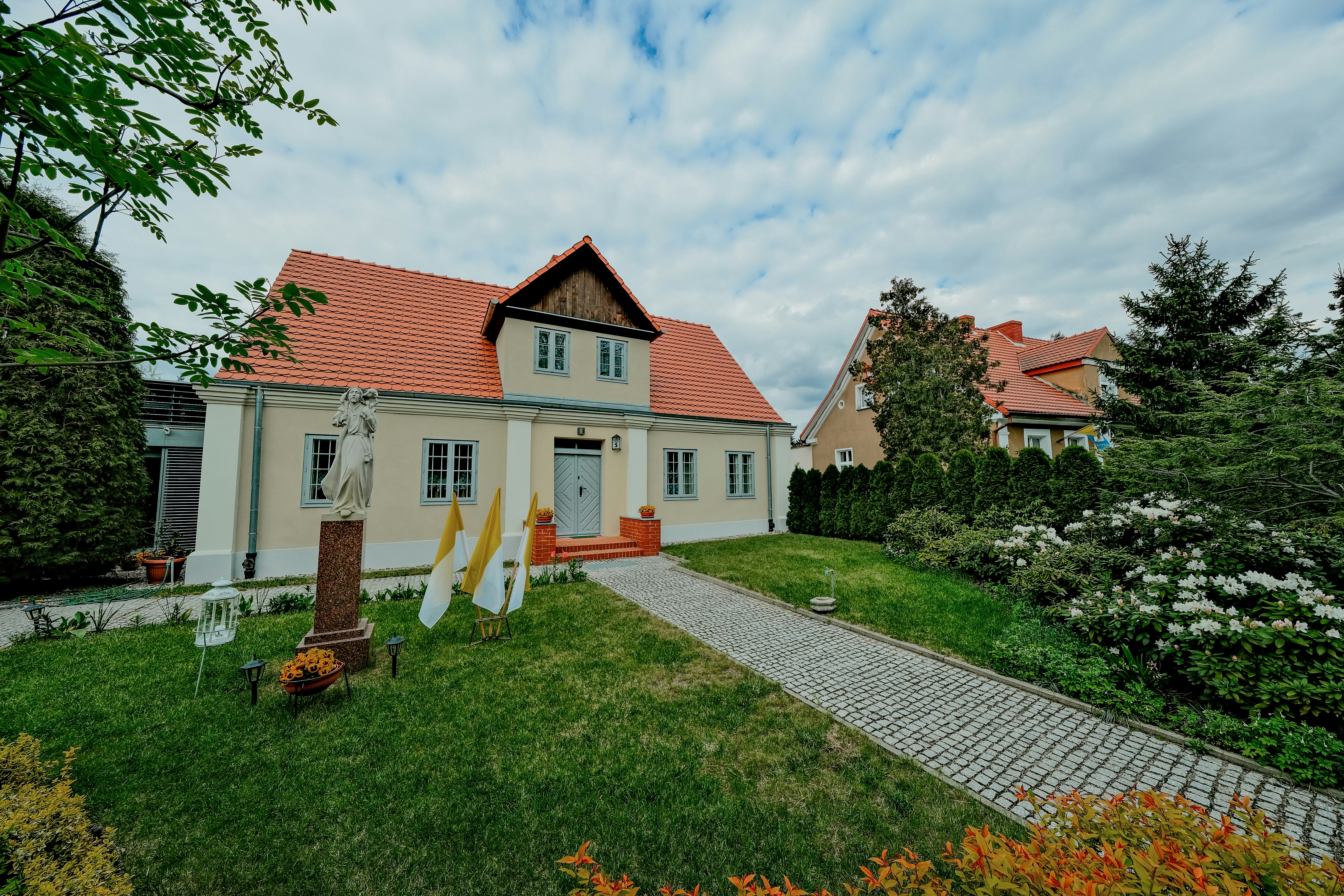 Photo by egorkomarov