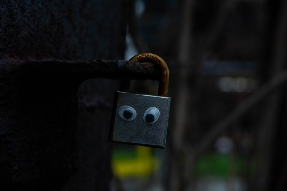 a close up of a key