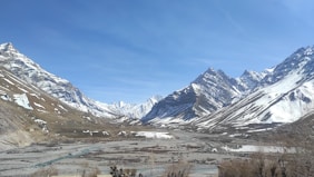 a snowy mountain range