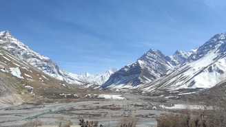 a snowy mountain range