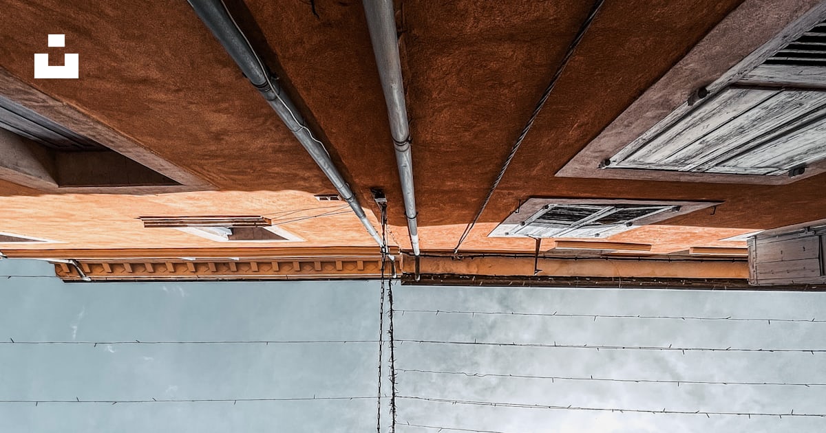 A building with a few windows photo – Free France Image on Unsplash