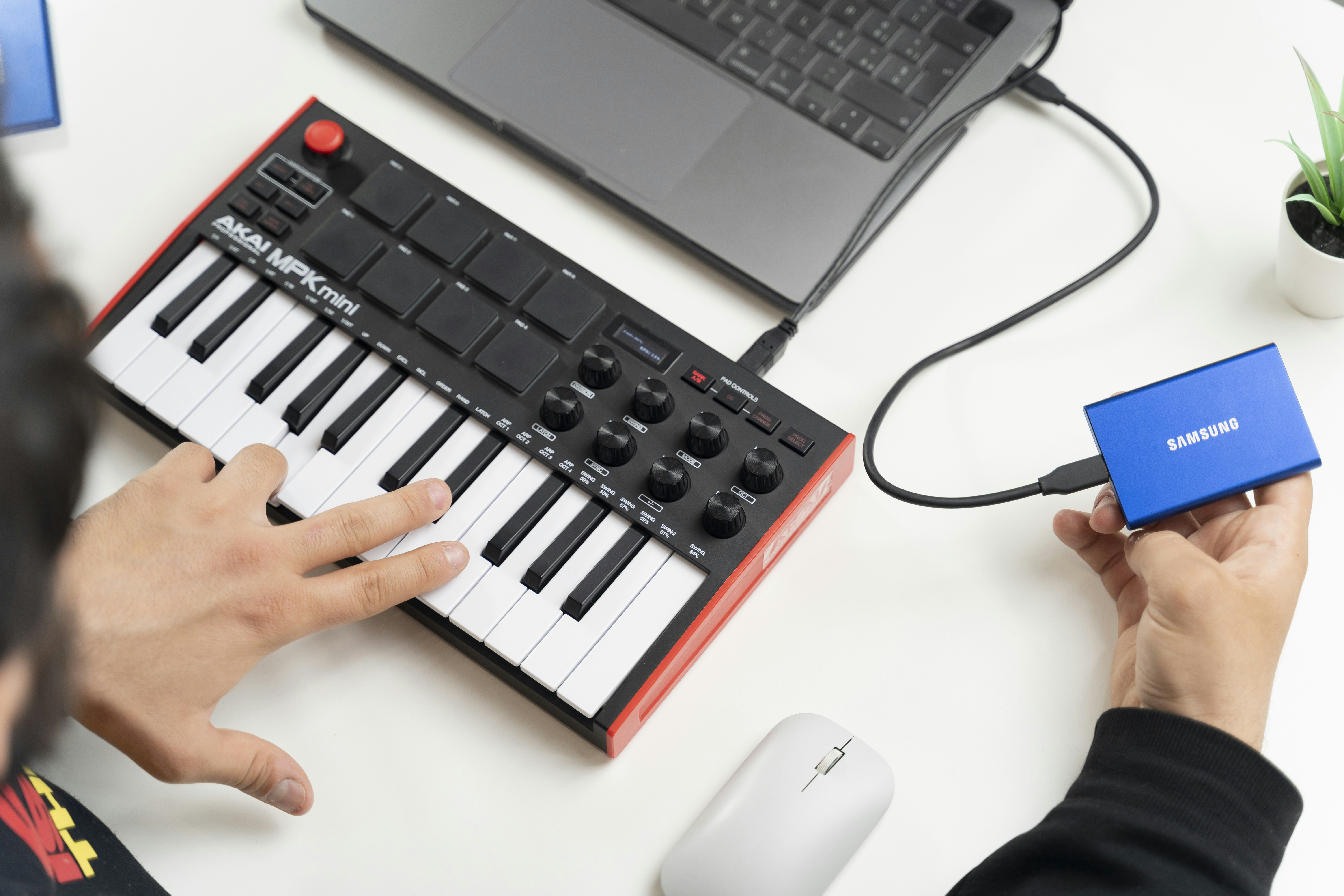 7 Mechanical Keyboard K for Low-Noise Workspaces