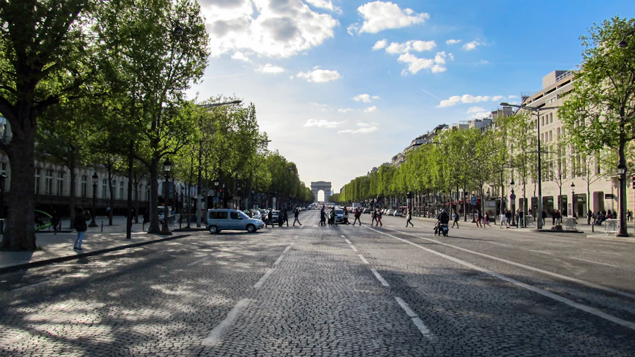 Avenue des Champs-Élysées au coucher du soleil, Paris