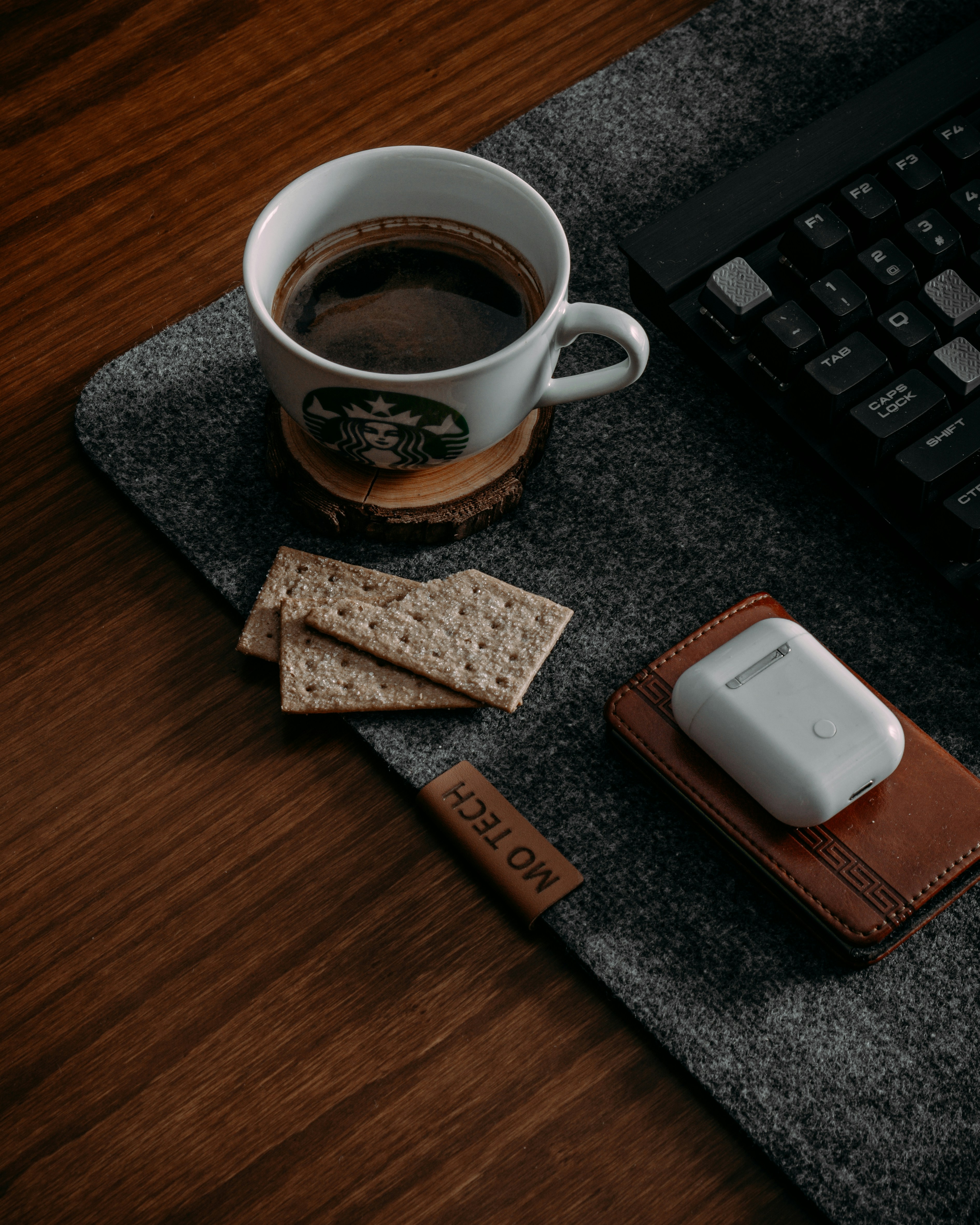 photo-1652109469912-75daa385d431?ixid=M3wxMjA3fDB8MXxzZWFyY2h8MTZ8fGNvZmZlZSUyMGxpZmVzdHlsZSUyMGFjY2Vzc29yaWVzfGVufDB8fHx8MTc2NTA4NTQ4OXww\u0026ixlib=rb-4.1.0