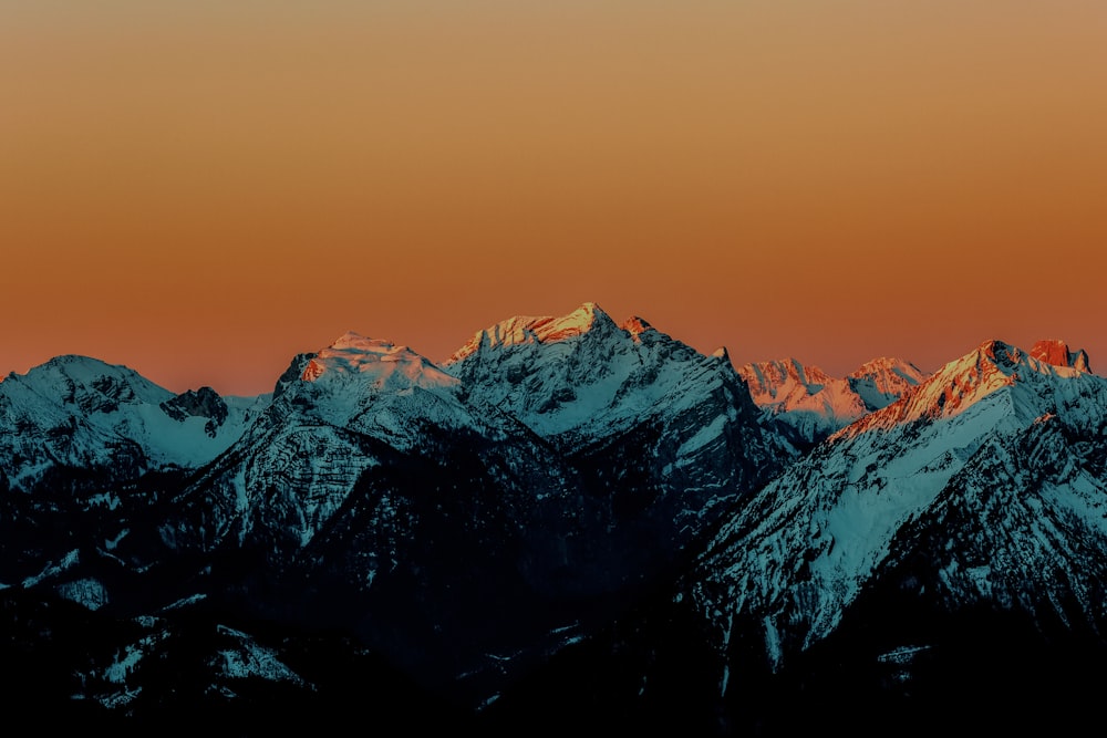 a snowy mountain range