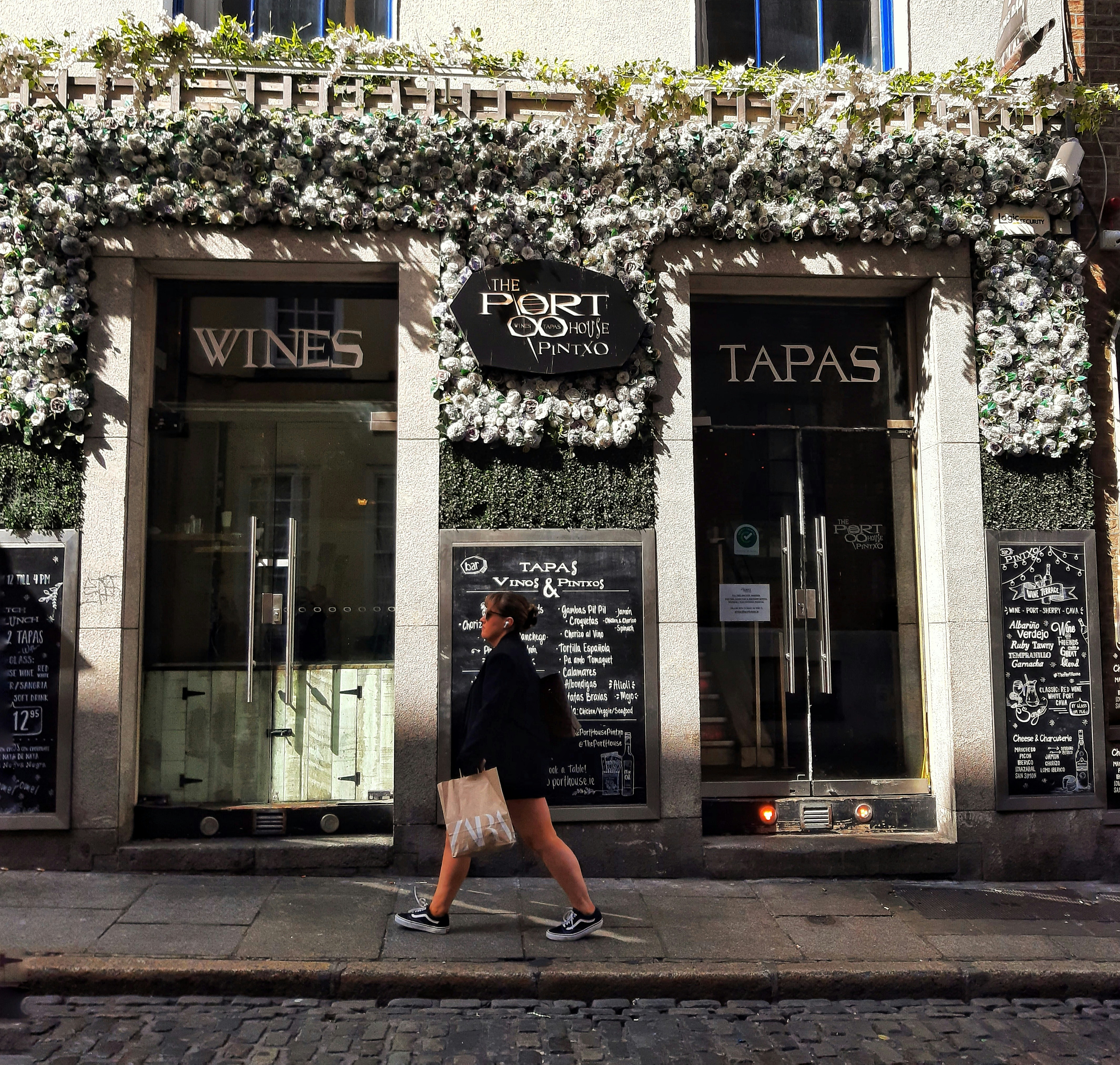 YP - 嘿！我的初戀

我真的很愛你

曾經很愛很愛你

愛到分手後，我把我們的不好回憶封存起來

然後只記得美好的

漸漸忘記了為什麼當初自己執意和你