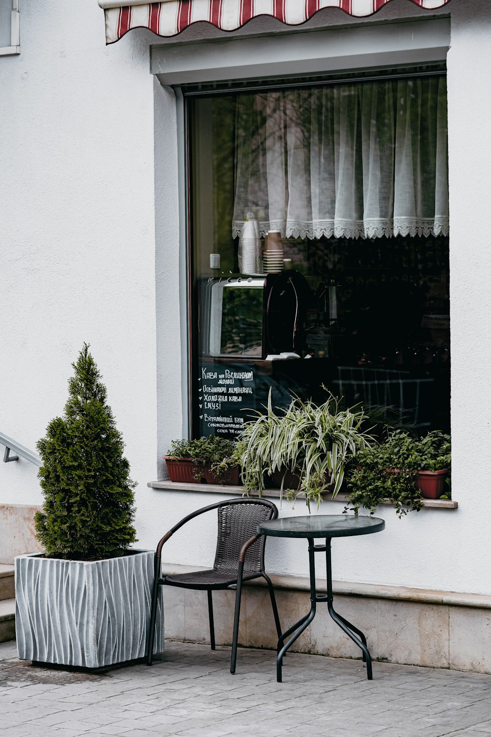 a table and chairs outside a building