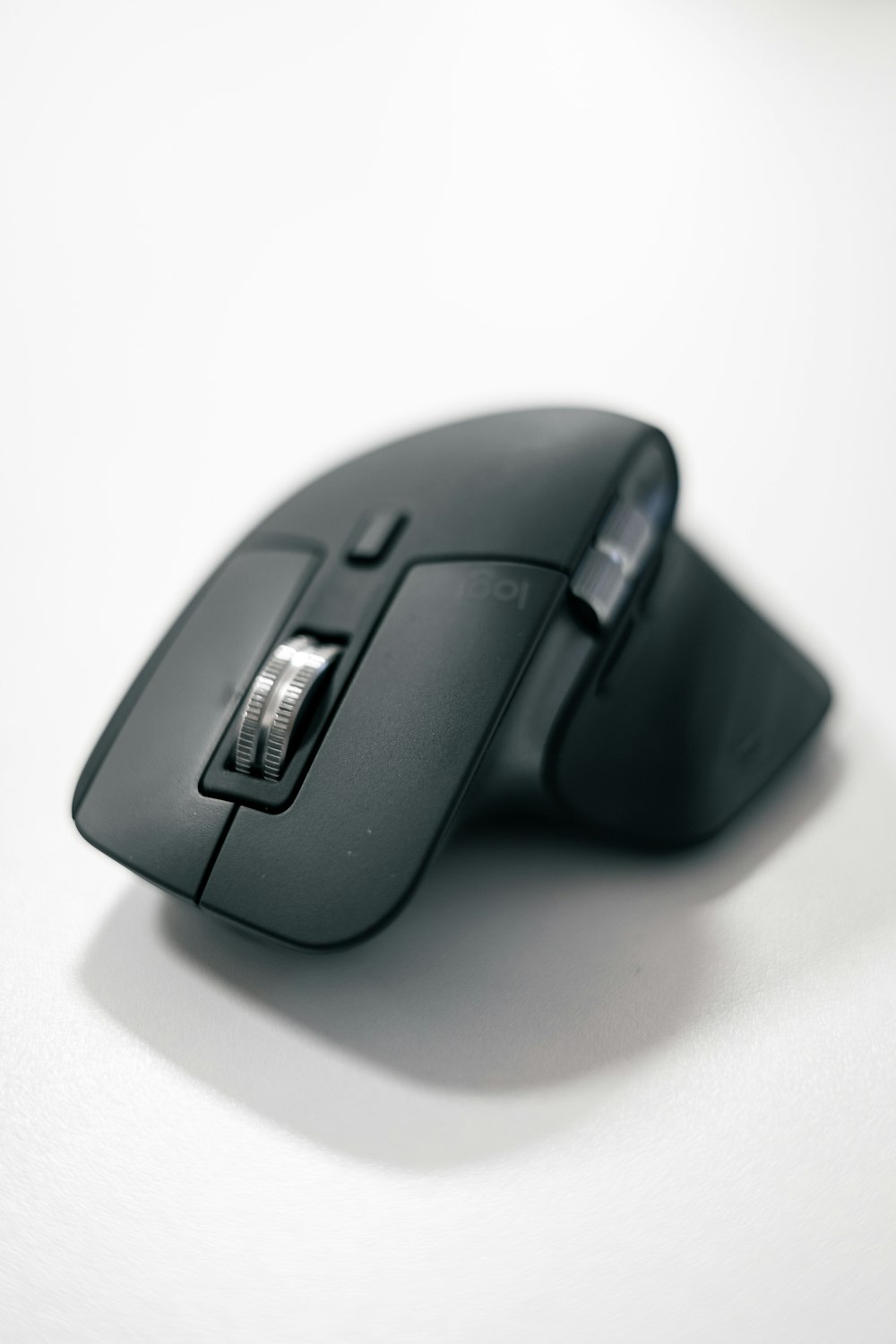 une souris d’ordinateur noire