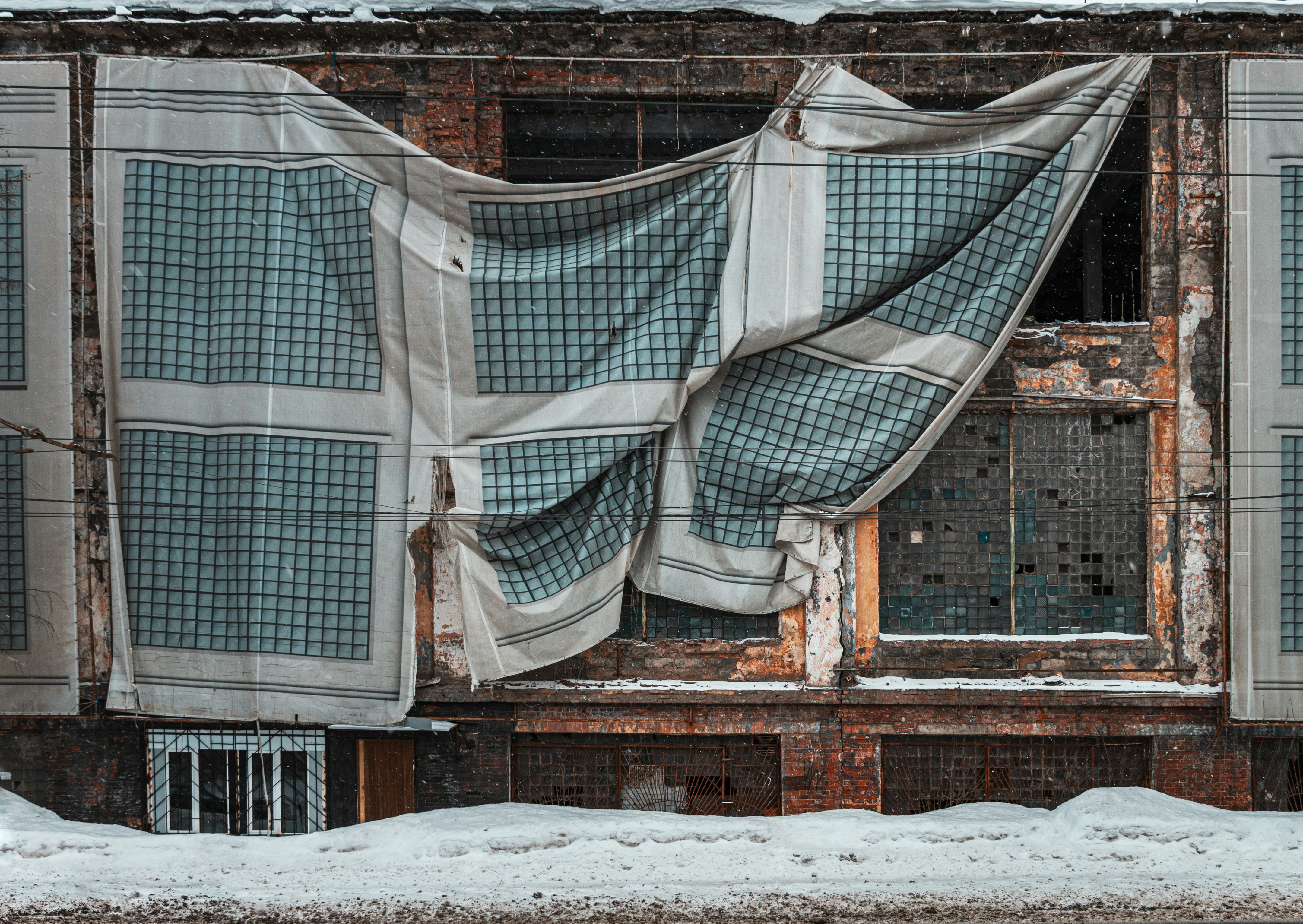 A building with a few windows photo – Free Factory Image on Unsplash