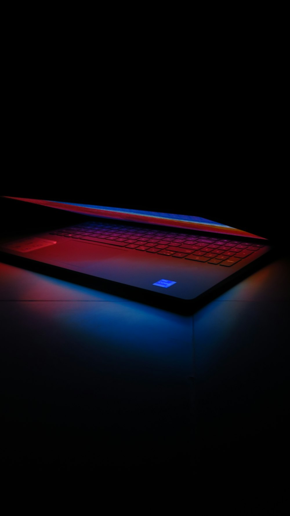 A laptop with a red light photo – Free Laptop Image on Unsplash