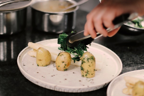 Zachte Kipschotel met Zoete Aardappel en Spinazie