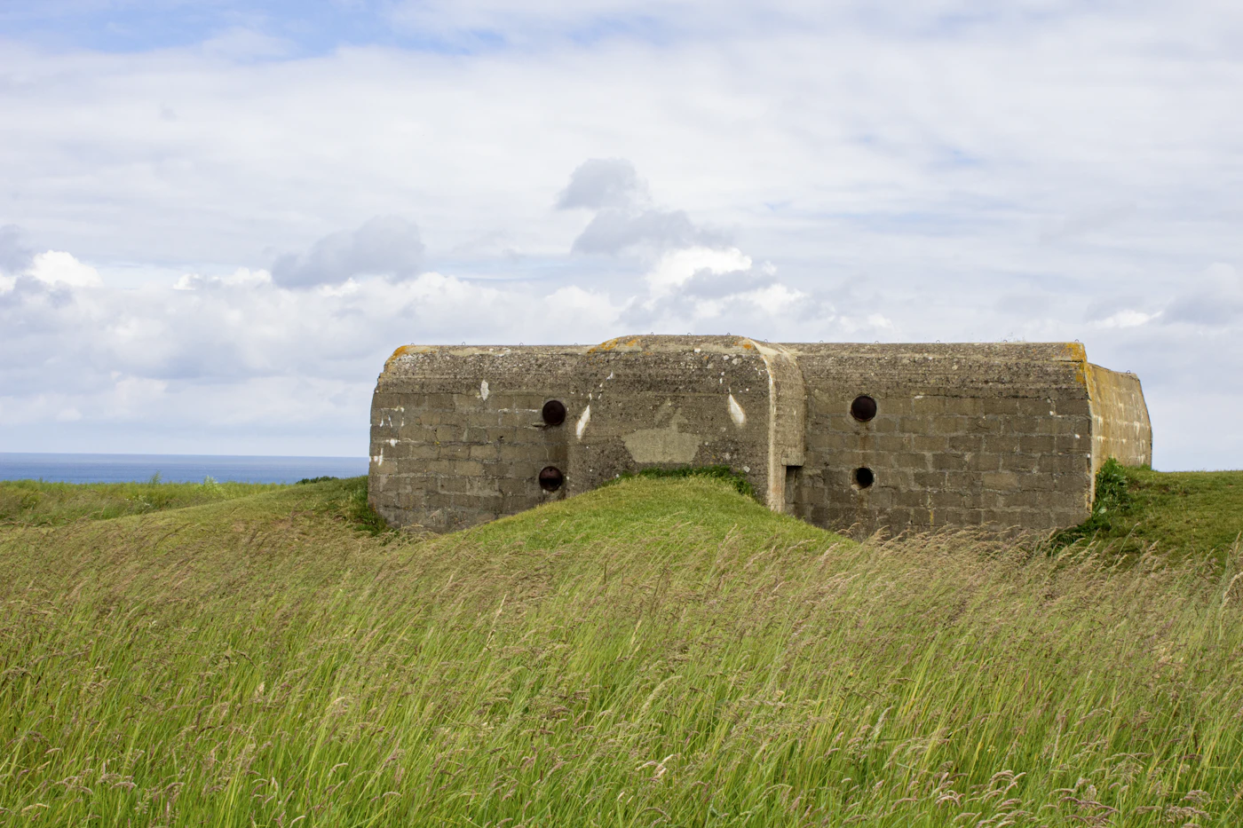 Ein japanischer Bunker aus der Schlacht um Tarawa 1943 am Strand von Betio