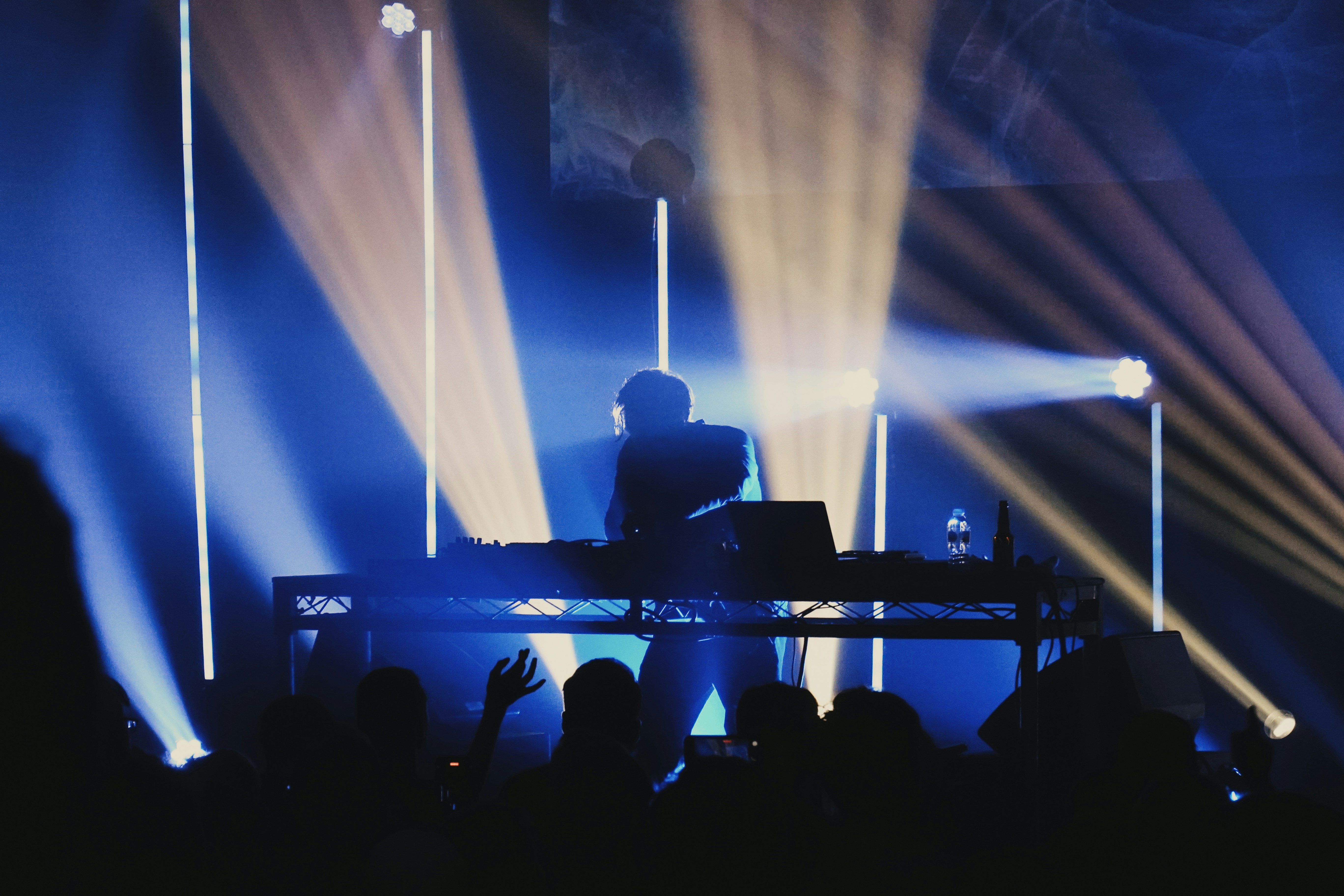 Image de Fred Again.. dévoile USB002 et lance une tournée mystère en dix étapes