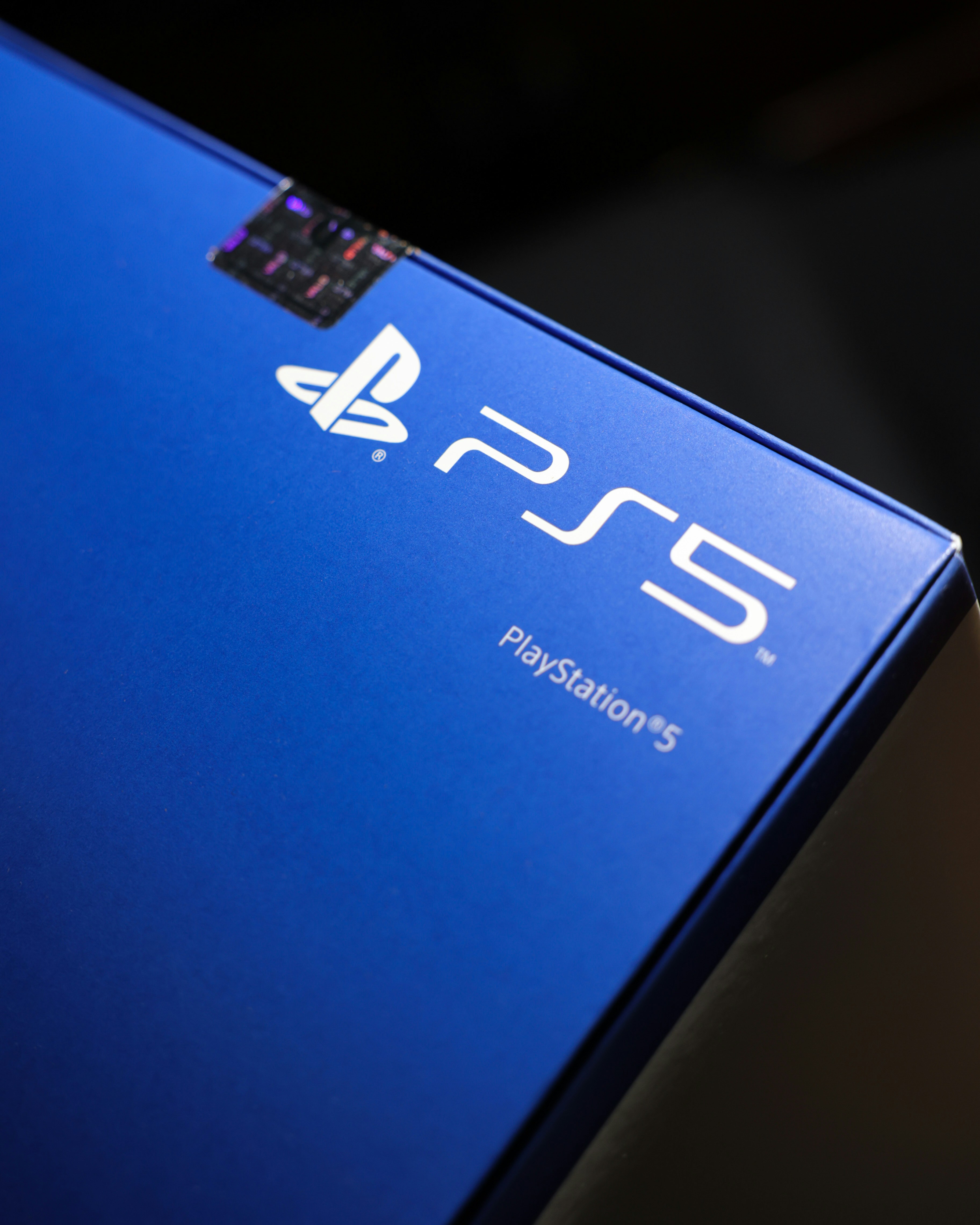 ein blaues rechteckiges elektronisches Gerät