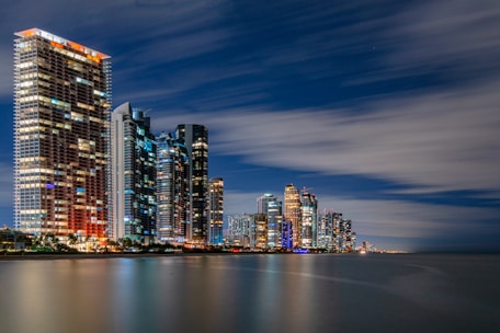 a city skyline at night
