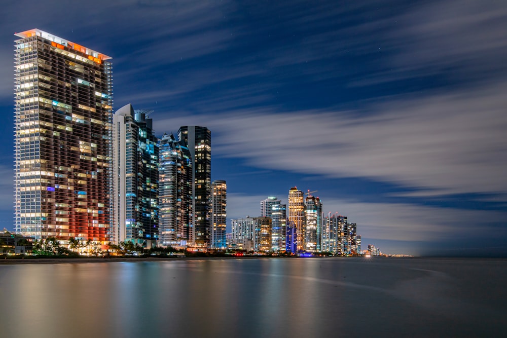 a city skyline at night