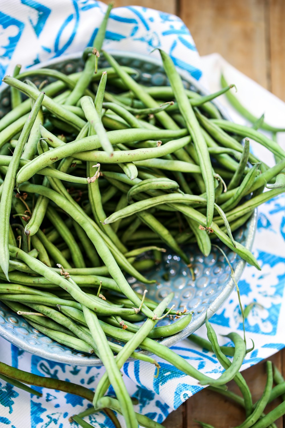 a bowl of green beans