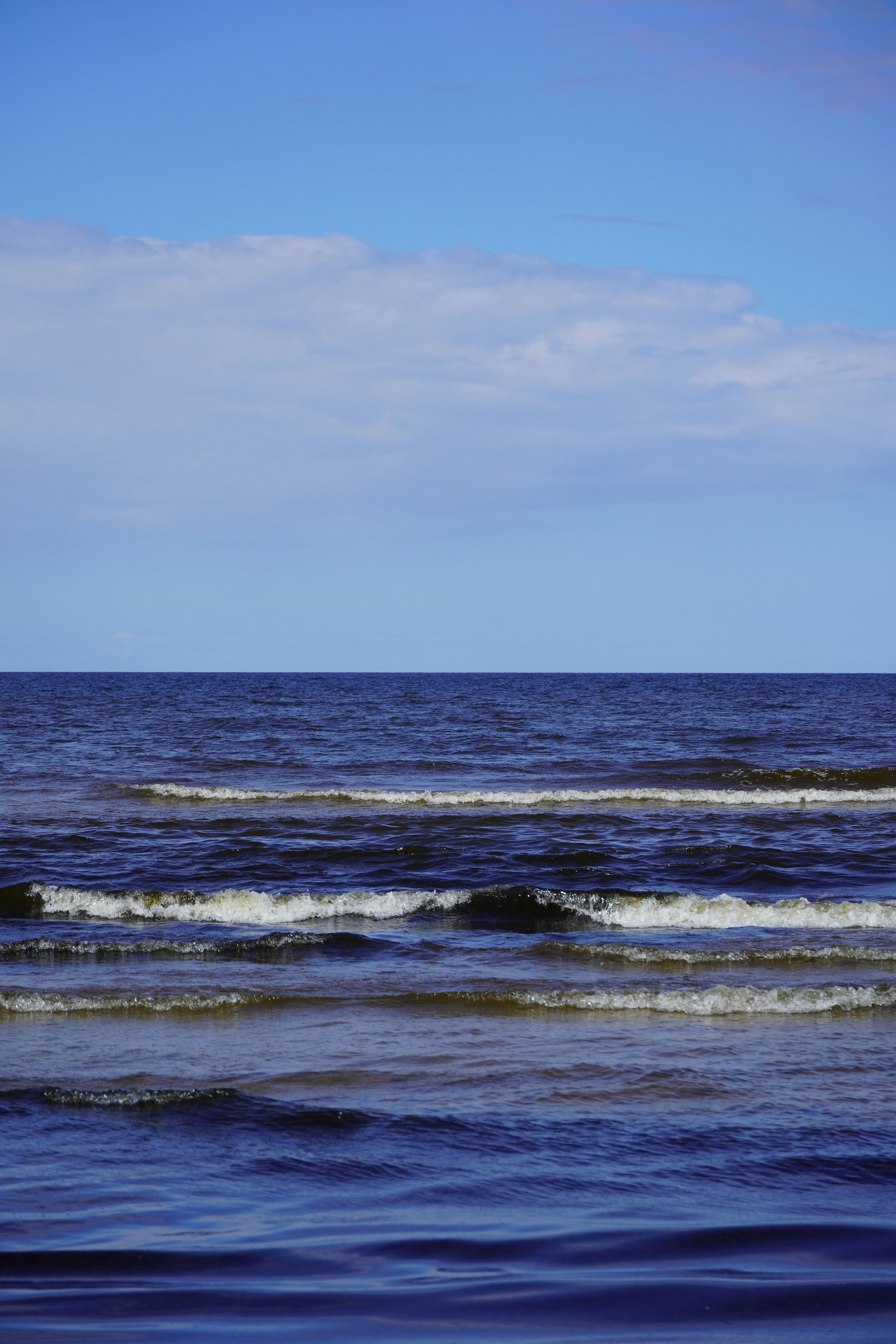 Ondas em uma praia foto – Imagem grátis sobre Praia na Unsplash, image size:3000x4500