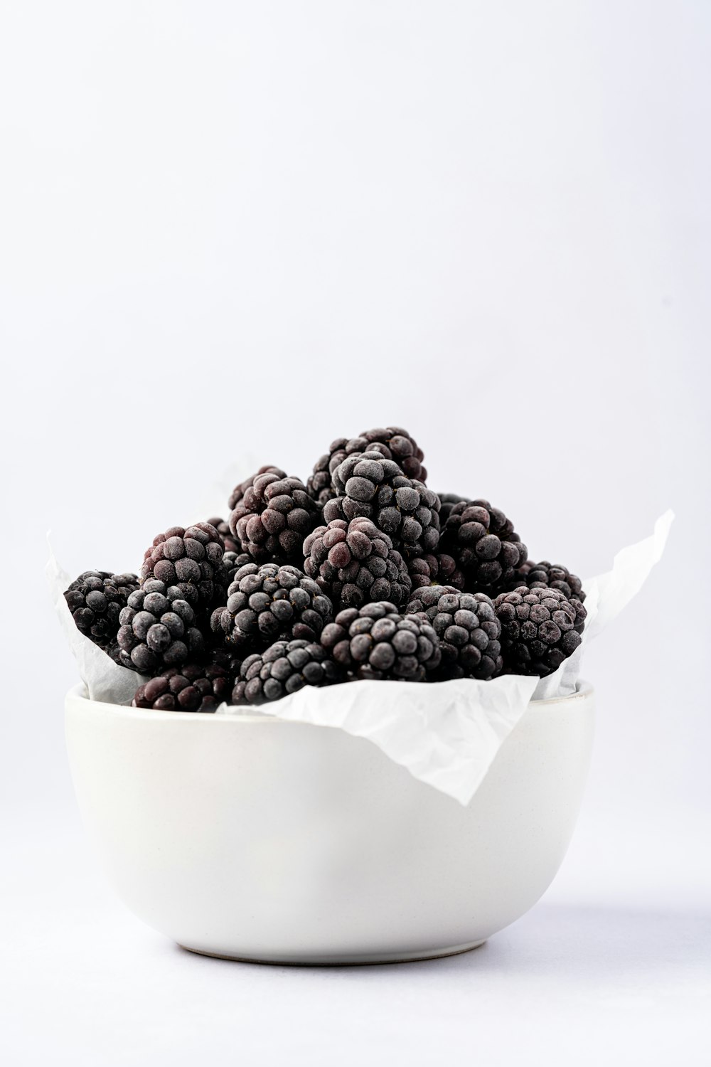 a bowl of blackberries
