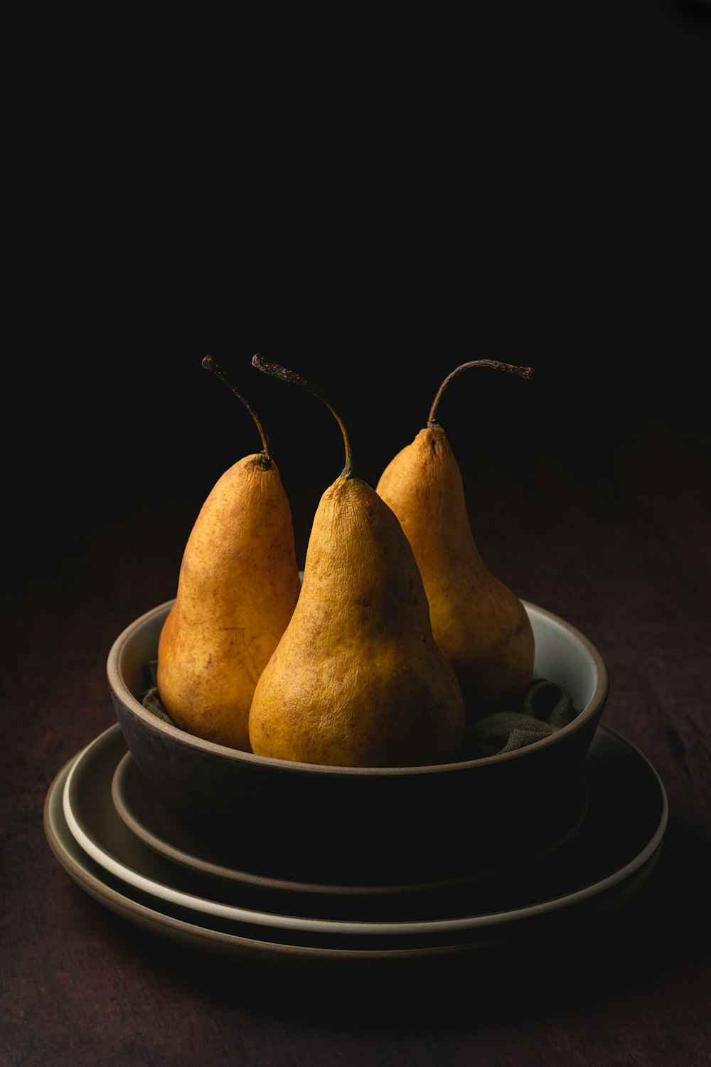 a bowl of pears